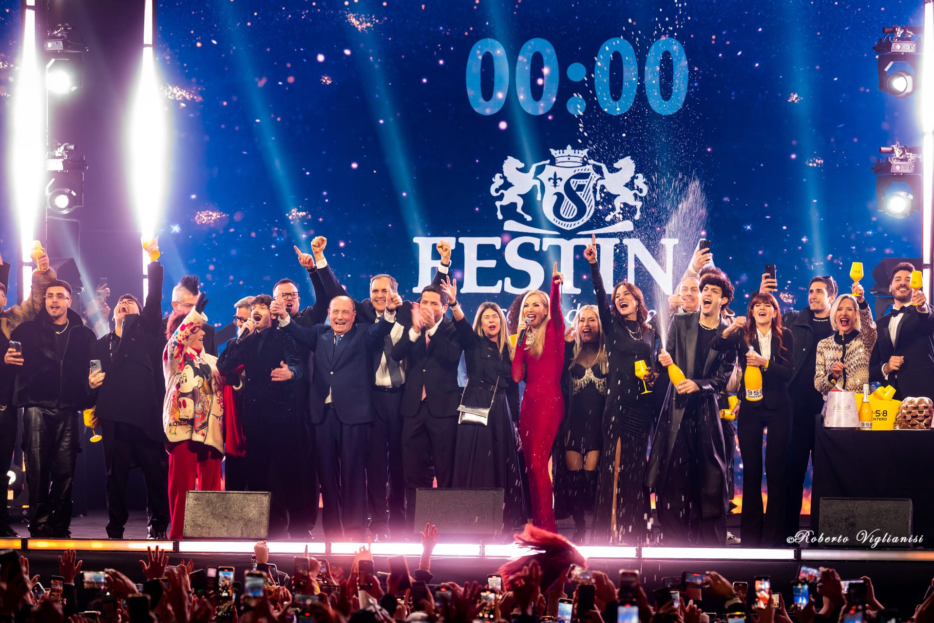 CANALE 5 CELEBRA IL CAPODANNO A CATANIA: 25.000 PERSONE E IL 25,3% DI SHARE, MA RAI1 VINCE GLI ASCOLTI