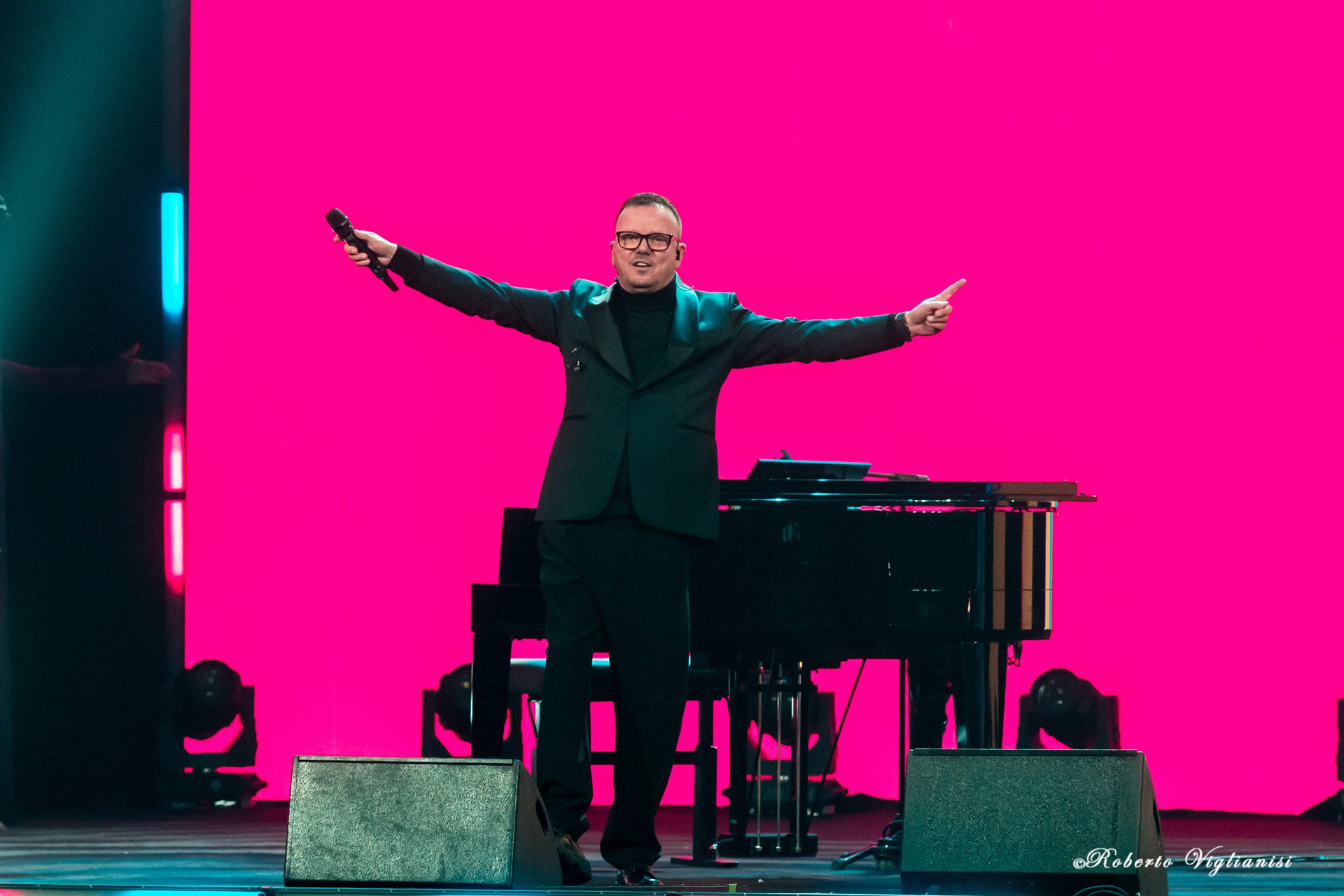 CANALE 5 CELEBRA IL CAPODANNO A CATANIA: 25.000 PERSONE E IL 25,3% DI SHARE, MA RAI1 VINCE GLI ASCOLTI