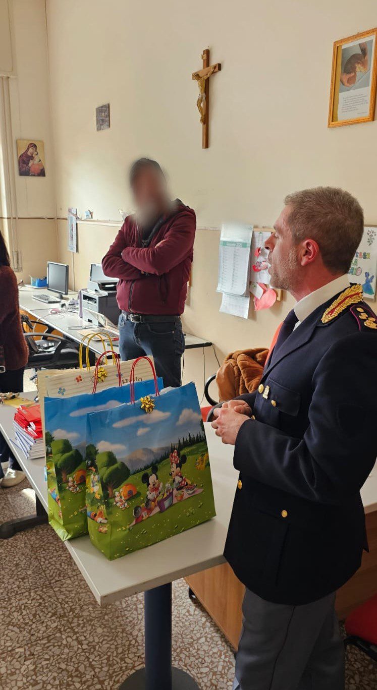 LA POLIZIA DI STATO INCONTRA I BAMBINI DELLA FONDAZIONE GIOVANNA ROMEO SAVA DI BELPASSO IN OCCASIONE DELLA BEFANA