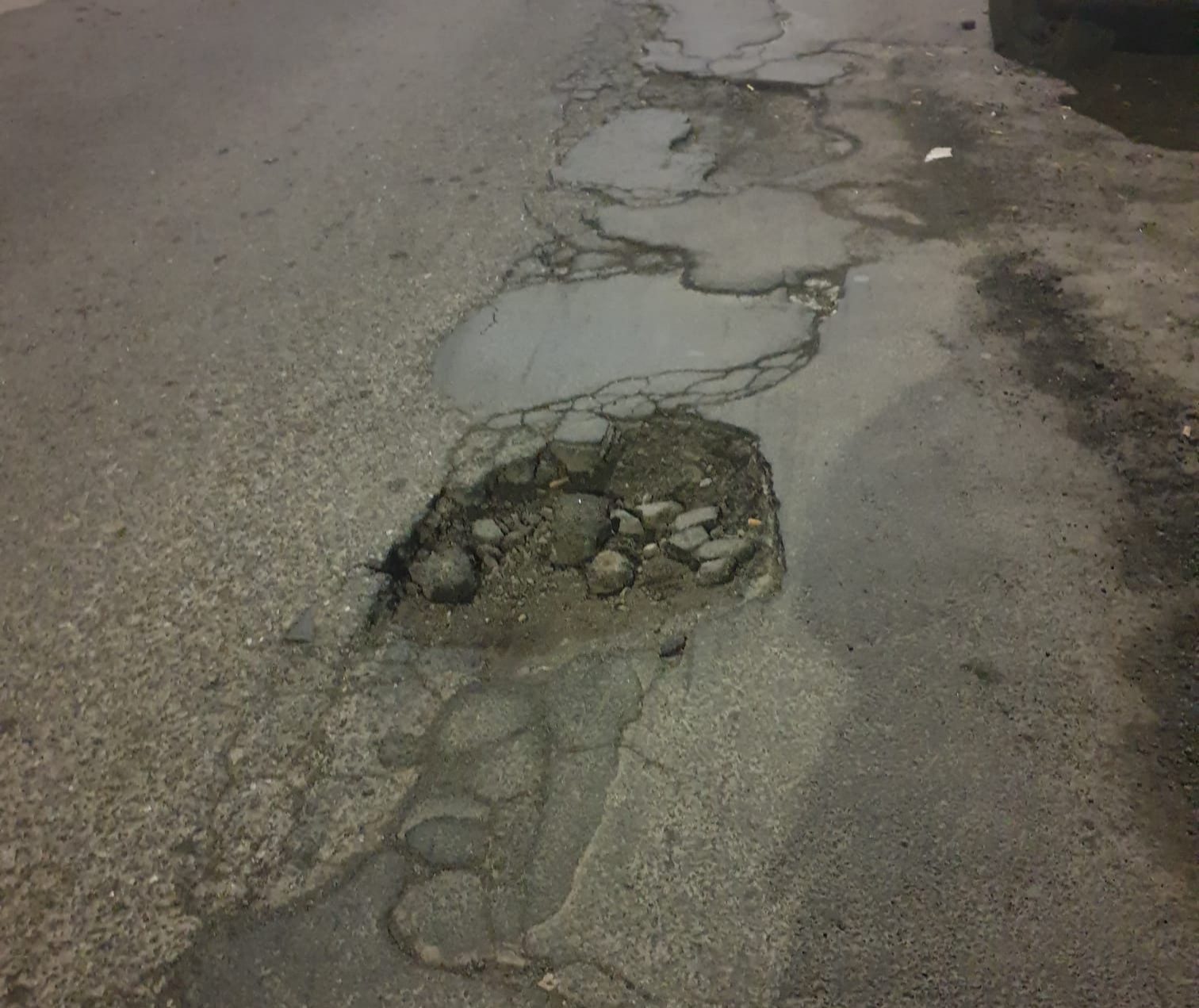 PATERNÒ. VIA VINCENZO MONTI COME UNO "SCOLAPASTA": LA SEGNALAZIONE DI UNA LETTRICE SULLA PERICOLOSITÀ DELLA STRADA