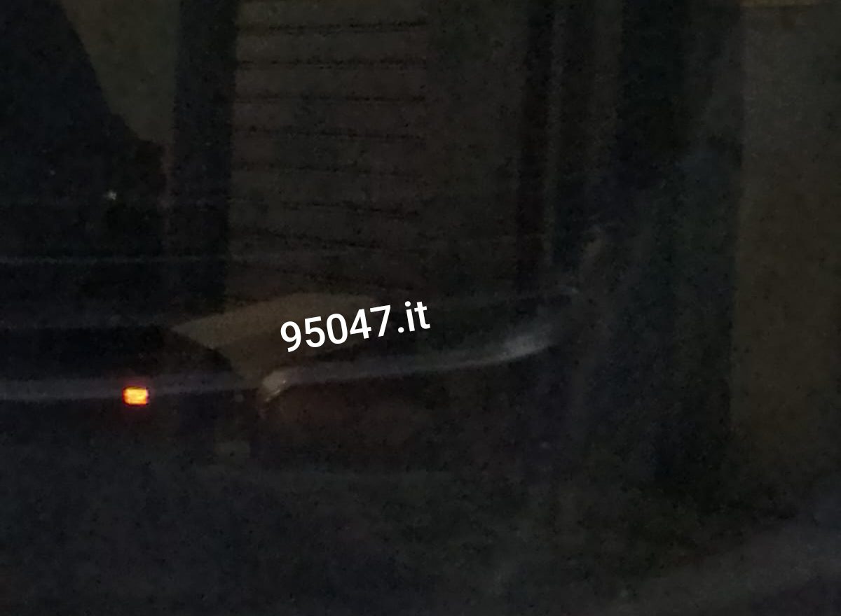 PATERNO', NUOVO CASO DI DISAGIO SOCIALE: SEGNALAZIONE DEI LETTORI, RAGAZZO DORME PER STRADA DIETRO UN'AUTO PARCHEGGIATA