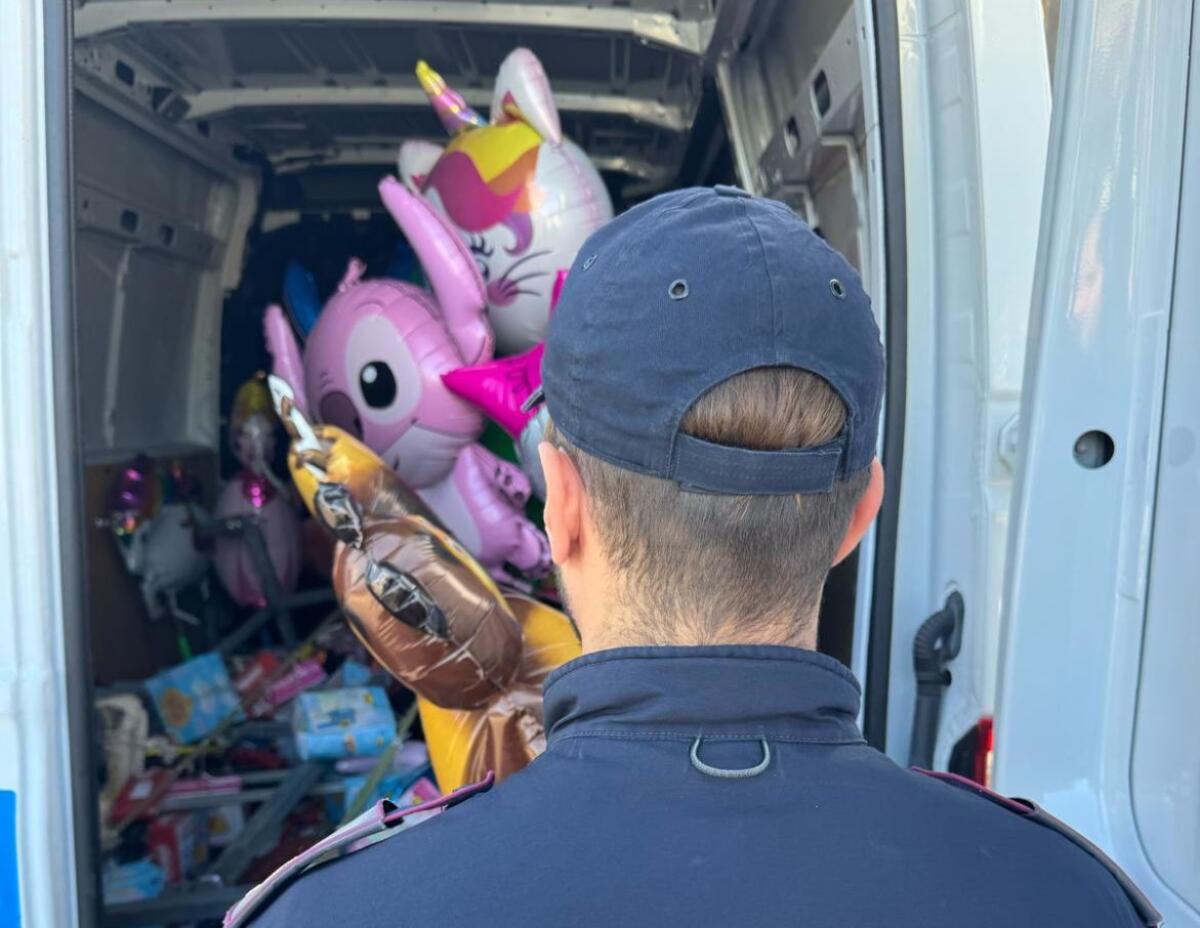 FESTA DI SANT’AGATA, A CATANIA SEQUESTRATI OLTRE 200 ARTICOLI AI VENDITORI AMBULANTI DI GIOCATTOLI - 