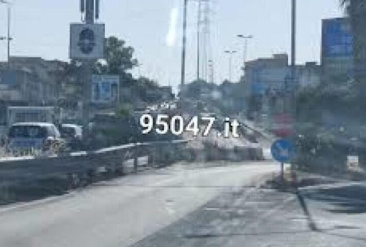 LUNGHE CODE SULLA SS121 A CAUSA DI INCIDENTE NEI PRESSI DI MISTERBIANCO - 