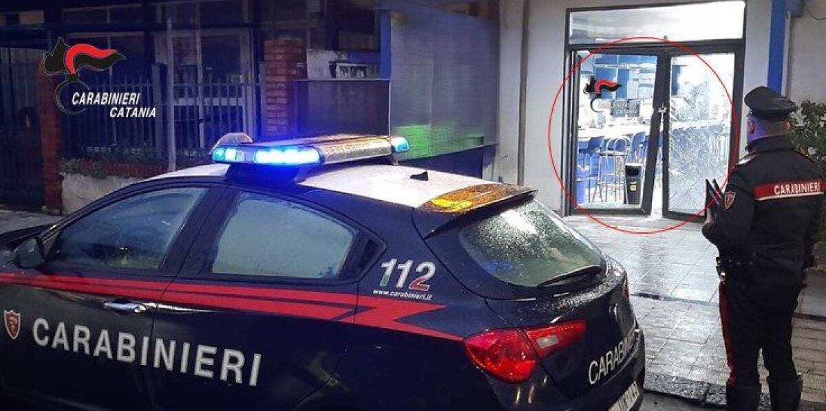 SAN GIOVANNI LA PUNTA. SVENTATO FURTO CON "SPACCATA" AD UN CENTRO SCOMMESSE GRAZIE AL TEMPESTIVO INTERVENTO DEI CARABINIERI. - 
