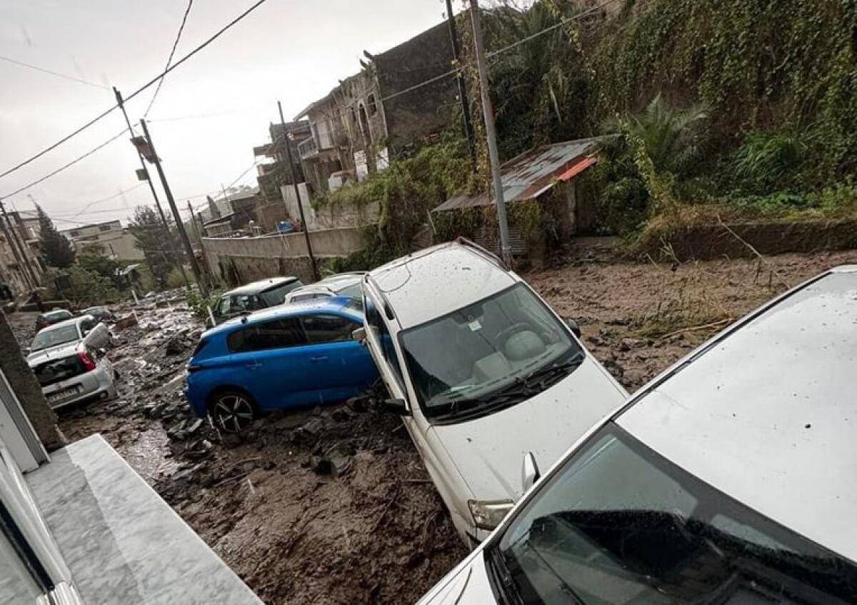 STRARIPA TORRENTE A MESSINA, GENTE INTRAPPOLATA NELLE CASE - 