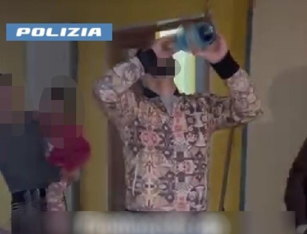 ADRANO. FESTA IN CASA PER IL RITORNO DAL CARCERE, MA IL BRACCIALETTO ELETTRONICO TRADISCE IL PREGIUDICATO - 