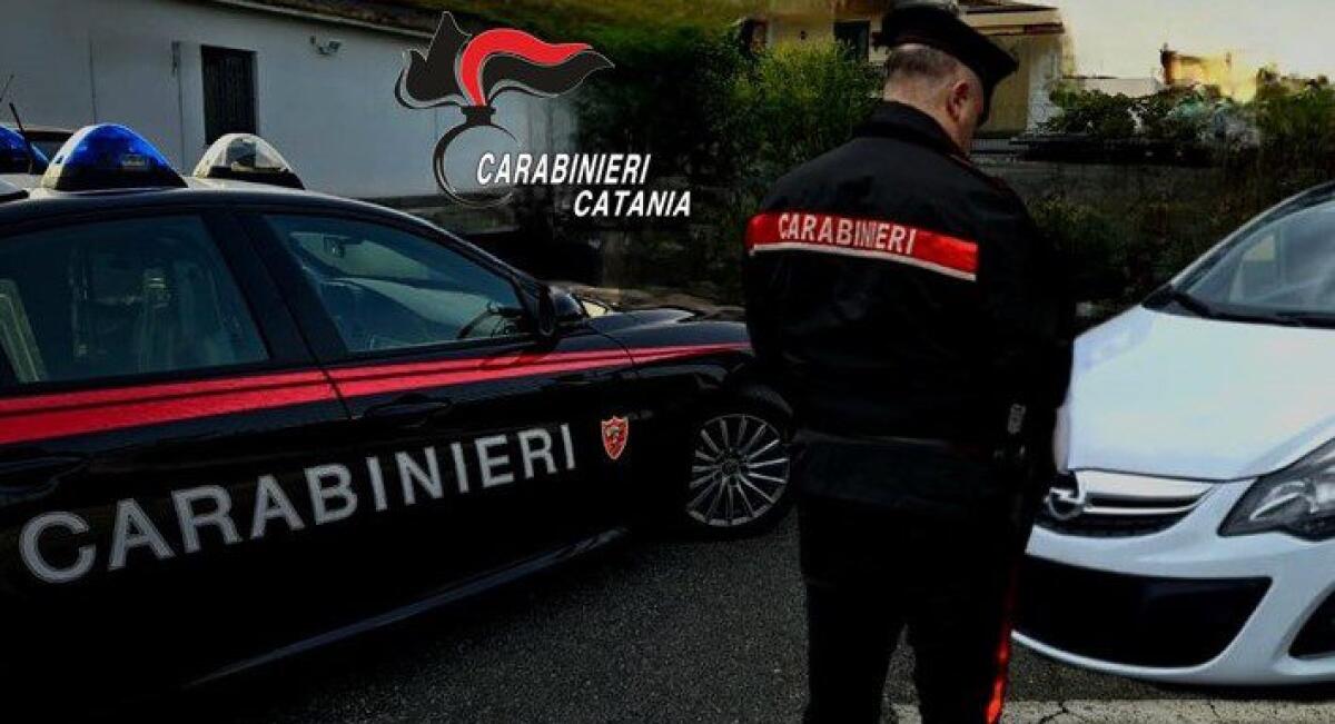 INSEGUIMENTO NELLA NOTTE: I CARABINIERI BLOCCANO UN UOMO CON UN’AUTO RUBATA - 