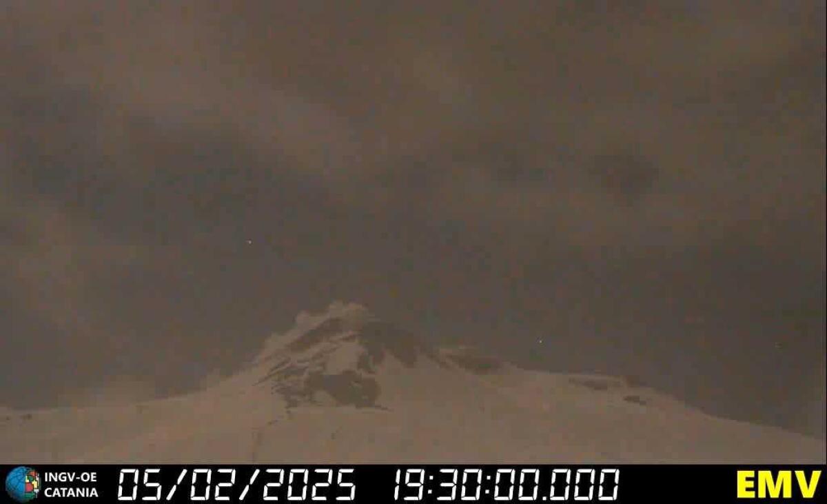 ETNA, TREMORE IN ZONA ROSSA: IL VULCANO SI FA SENTIRE NEL GIORNO DI SANT’AGATA - 