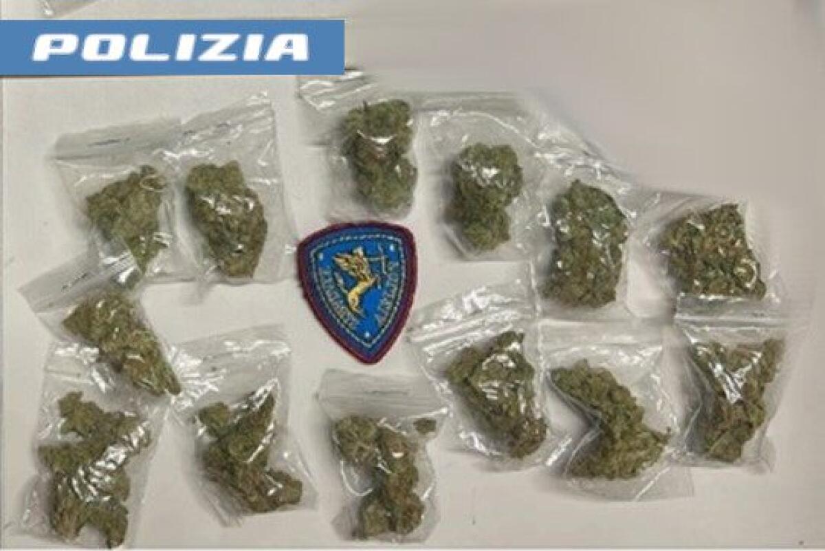 Fermato per un controllo sulla tangenziale di Catania, trovato con marijuana pronta per lo spaccio - 