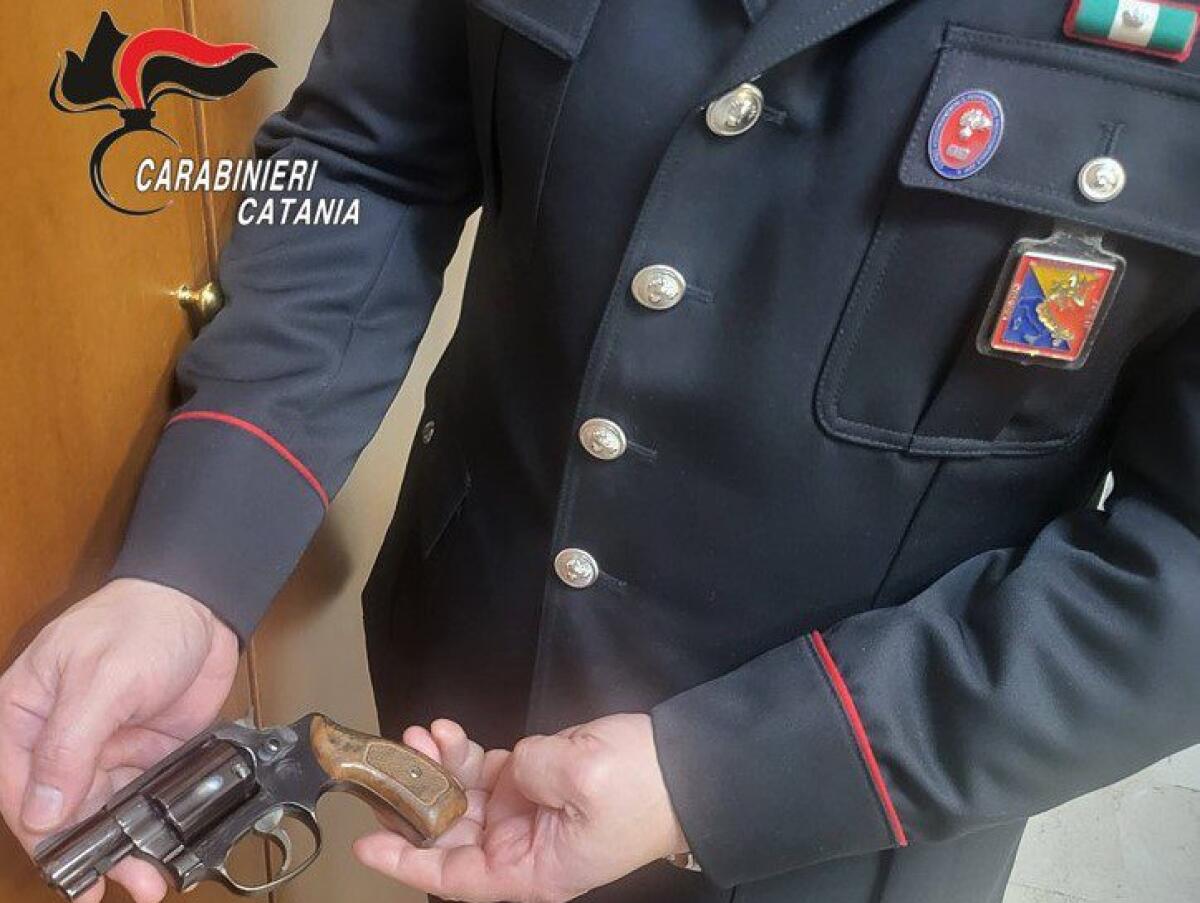 LITE VIOLENTA TRA CONFINANTI A BRONTE: IL 67ENNE MINACCIA E AGREDISCE IL VICINO, SCATTA LA DENUNCIA - 