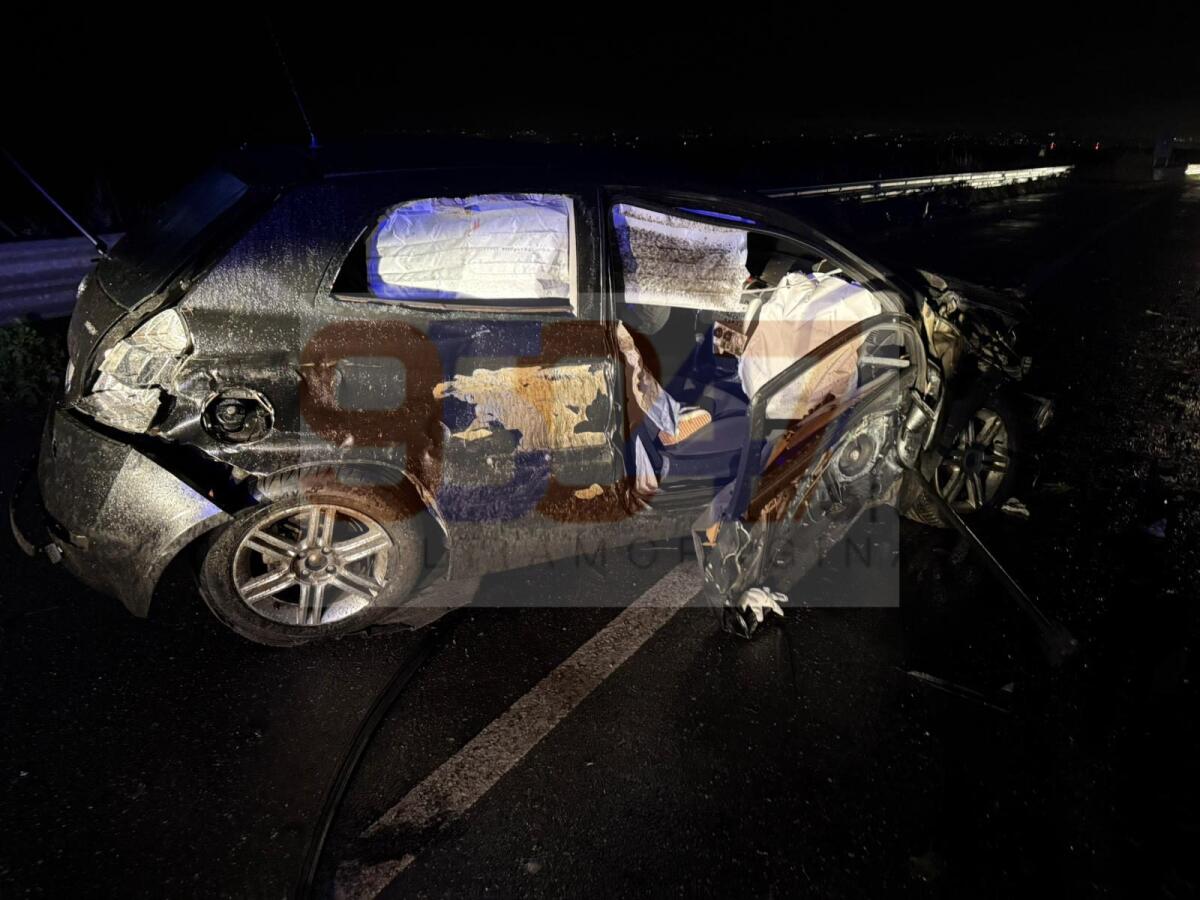 INCIDENTE NELLA NOTTE A BELPASSO: UOMO SBALZATO FUORI DALL'AUTO DOPO UN VIOLENTO IMPATTO, GRAVE IL CONDUCENTE - 