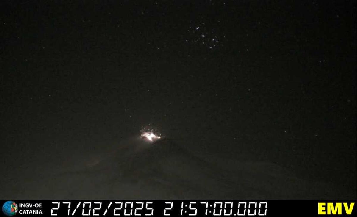 ETNA, NUOVA FASE ERUTTIVA: ATTIVITÀ STROMBOLIANA IN CORSO - 