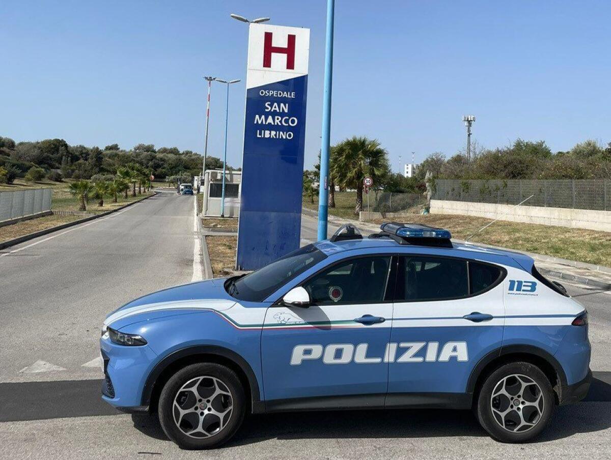 DISTRUGGE APPARECCHIATURE INFORMATICHE PRIMA DI ESSERE DIMESSO DAL PRONTO SOCCORSO, ARRESTATO 24ENNE DALLA POLIZIA DI STATO PER DANNEGGIAMENTO AGGRAVATO - 