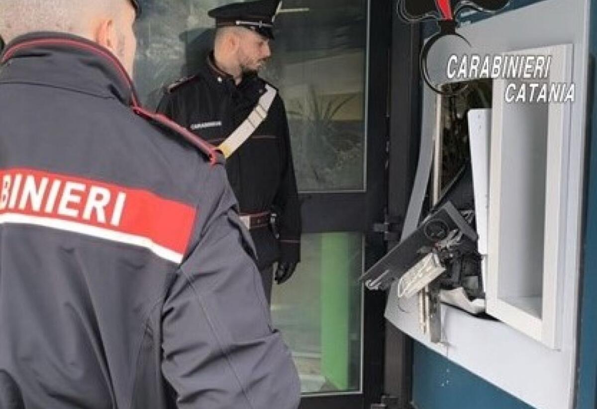 Misterbianco, tenta di scassinare un bancomat: bloccato e arrestato trentatreenne - 
