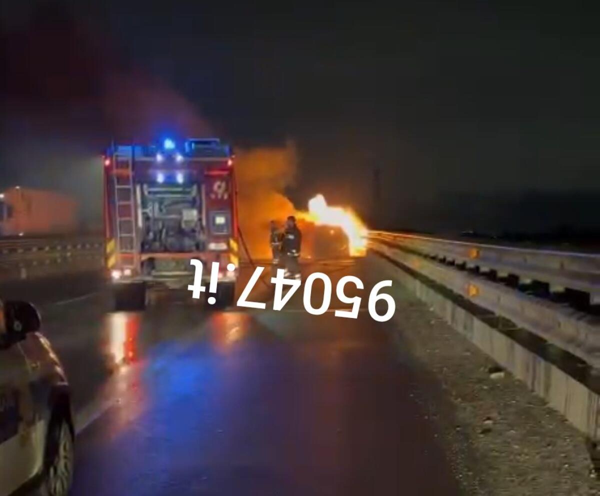AUTO IN FIAMME SULLA TANGENZIALE DI CATANIA, LUNGHE CODE - 