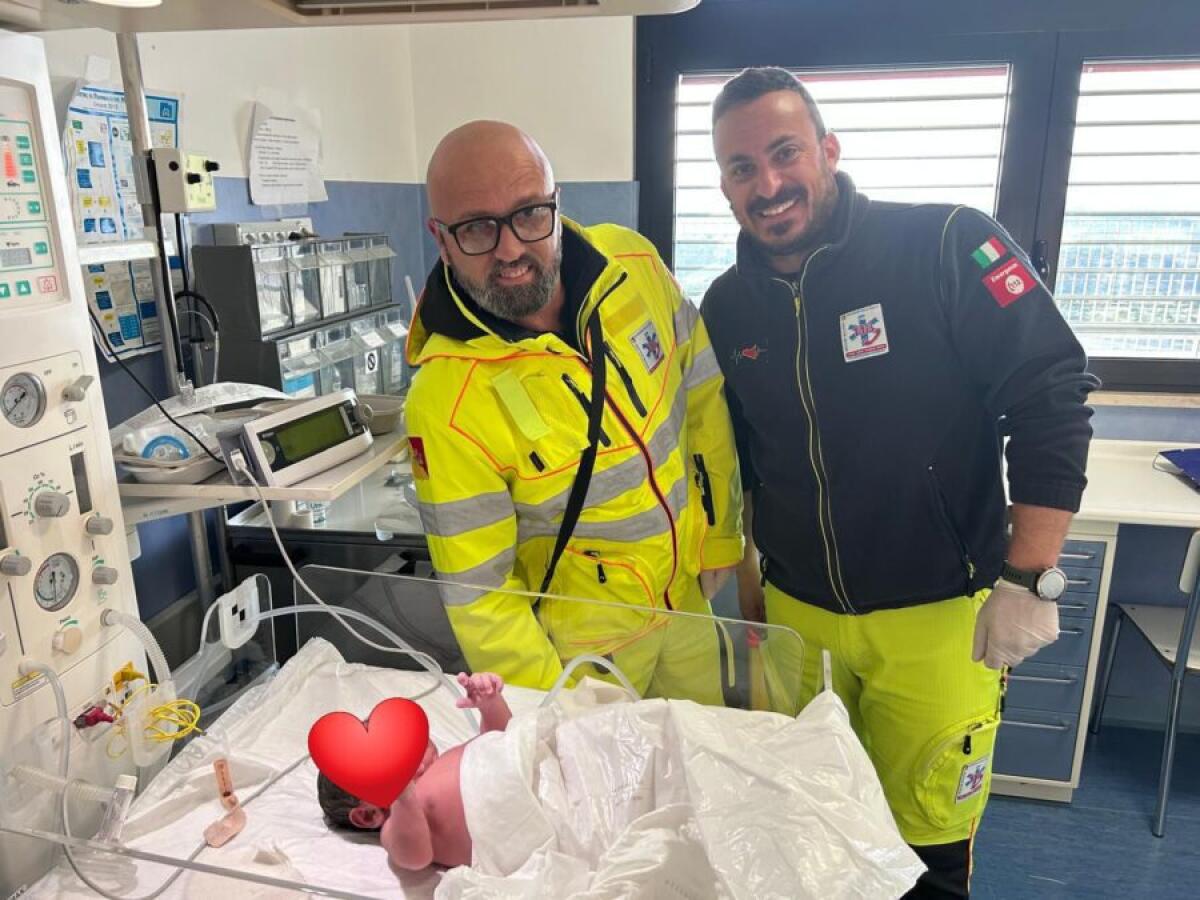 DUE DONNE PARTORISCONO CON L’AIUTO DEL 118 SICILIANO A CATANIA E MARSALA - 