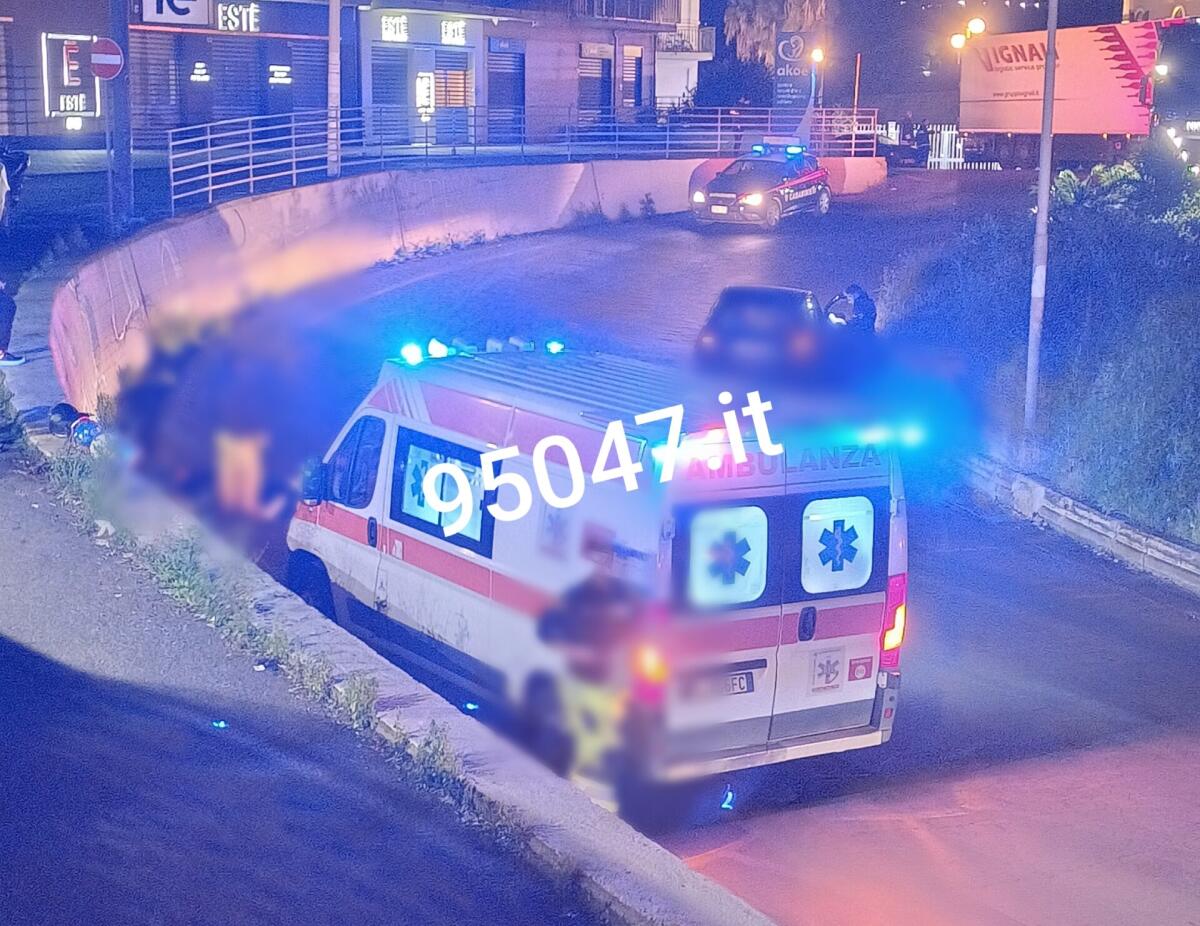 PATERNO'. SCONTRO AUTO-MOTO AL "PALAZZO DI FERRO" IERI SERA: FERITI DUE RAGAZZI - 