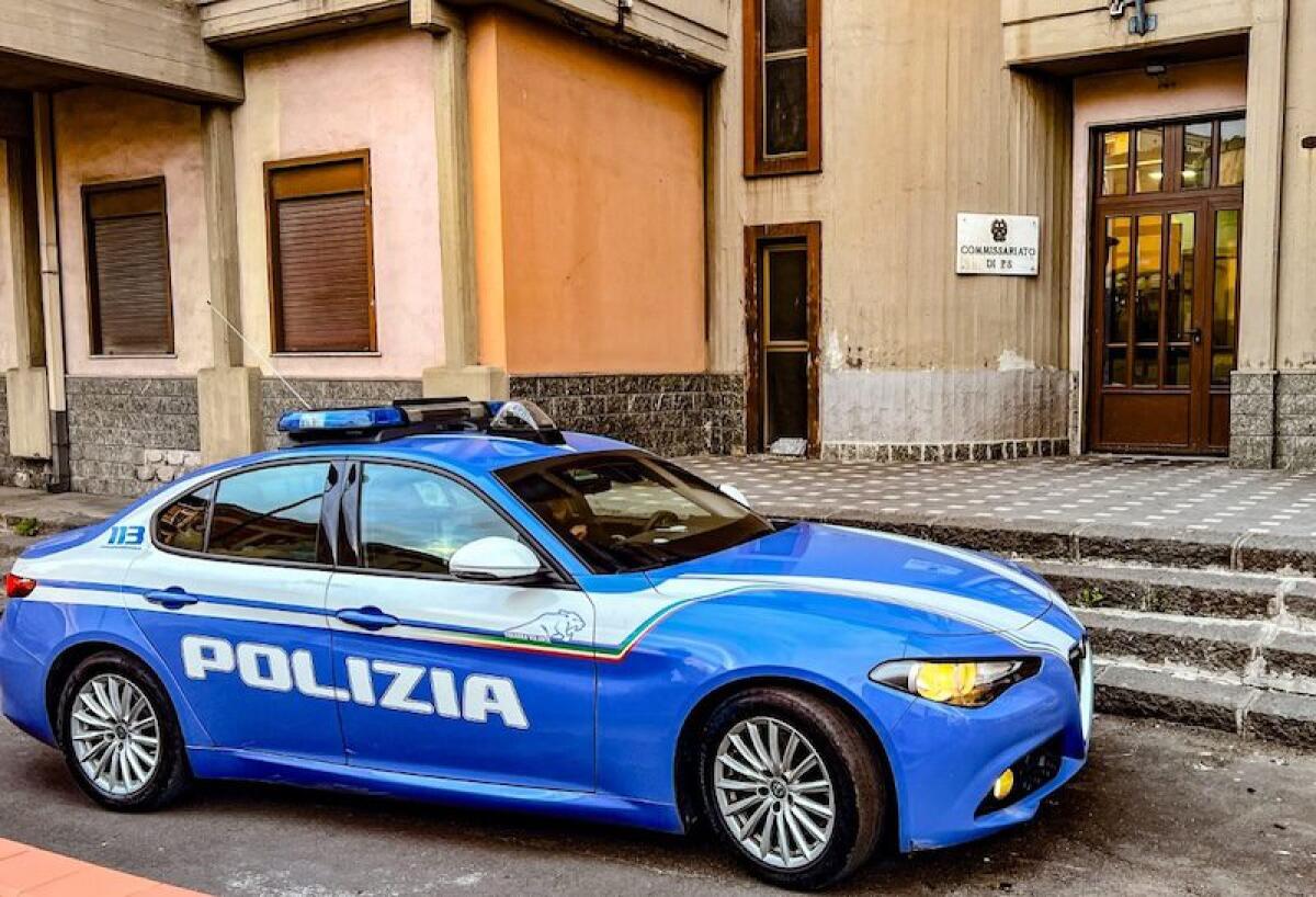 ADRANO, BRUCIANO RIFIUTI IN STRADA: DENUNCIATI DUE RAGAZZI, UNO È MINORENNE - 