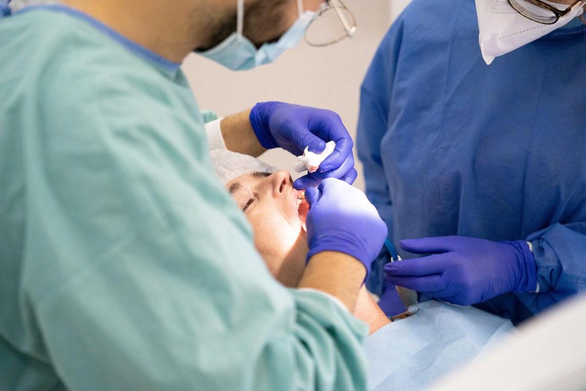 PATERNÒ, CHIUSO STUDIO DENTISTICO SENZA AUTORIZZAZIONE SANITARIA - 
