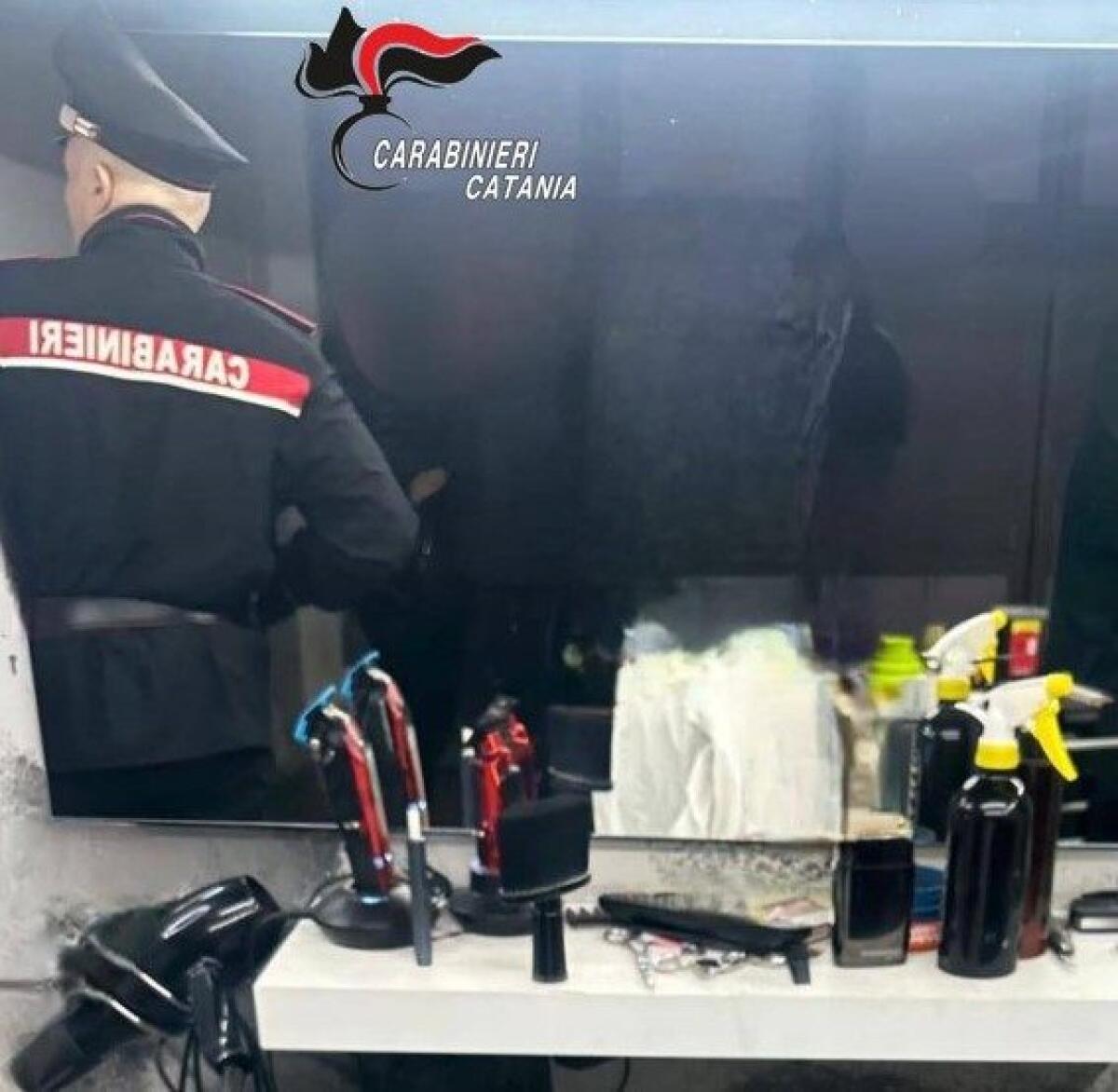 DUE GARAGE TRASFORMATI IN SALONI ABUSIVI A ACIREALE: SANZIONI PER OLTRE 8.000 EURO - 