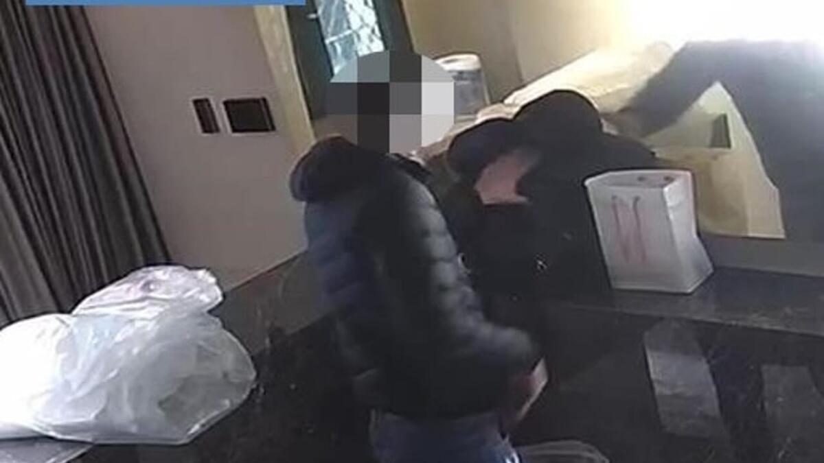 RUBA CONTANTI E CARTE DI CREDITO IN UN B&amp;B A CATANIA, IDENTIFICATO E FERMATO - 