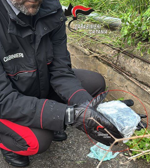 ARMI PRONTE ALL'USO SEQUESTRATE DAI CARABINIERI DI CATANIA: FUCILE RUBATO E PROIETTILI RITROVATI