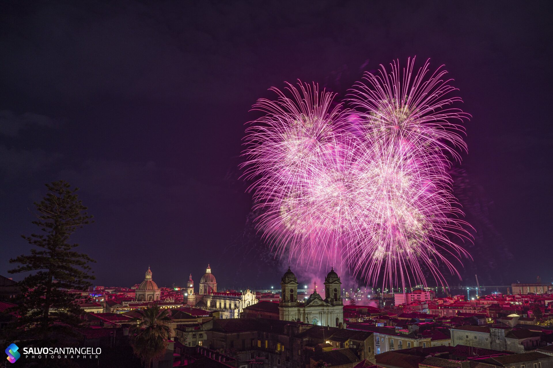 IL CIELO DI CATANIA SI ILLUMINA COI FUOCHI DEL 3 - LE FOTO DI SALVO SANTANGELO