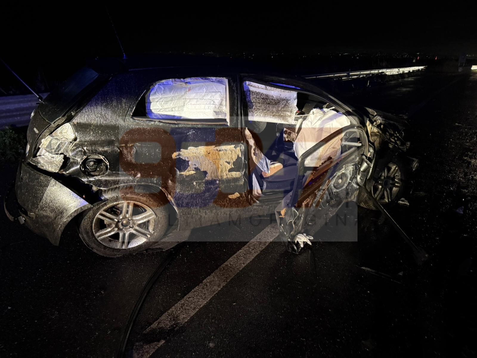 INCIDENTE NELLA NOTTE A BELPASSO: UOMO SBALZATO FUORI DALL'AUTO DOPO UN VIOLENTO IMPATTO, GRAVE IL CONDUCENTE