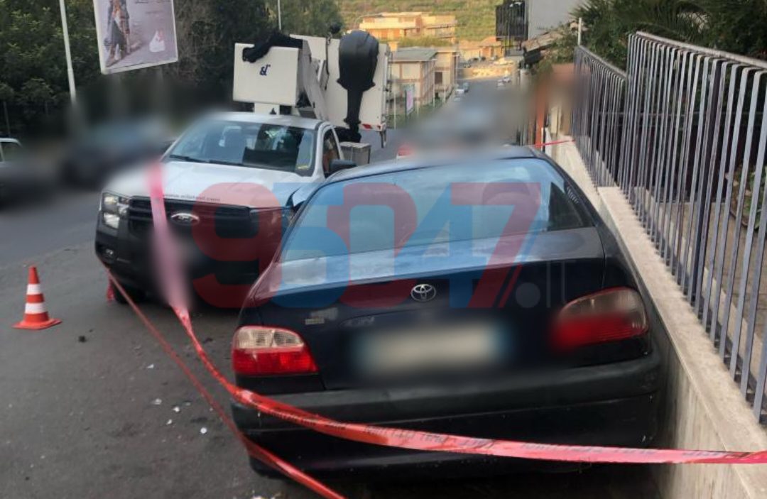 INCIDENTE "MISTERIOSO" A PATERNÒ: DUE MEZZI DISTRUTTI IN VIA MEDITERRANEO