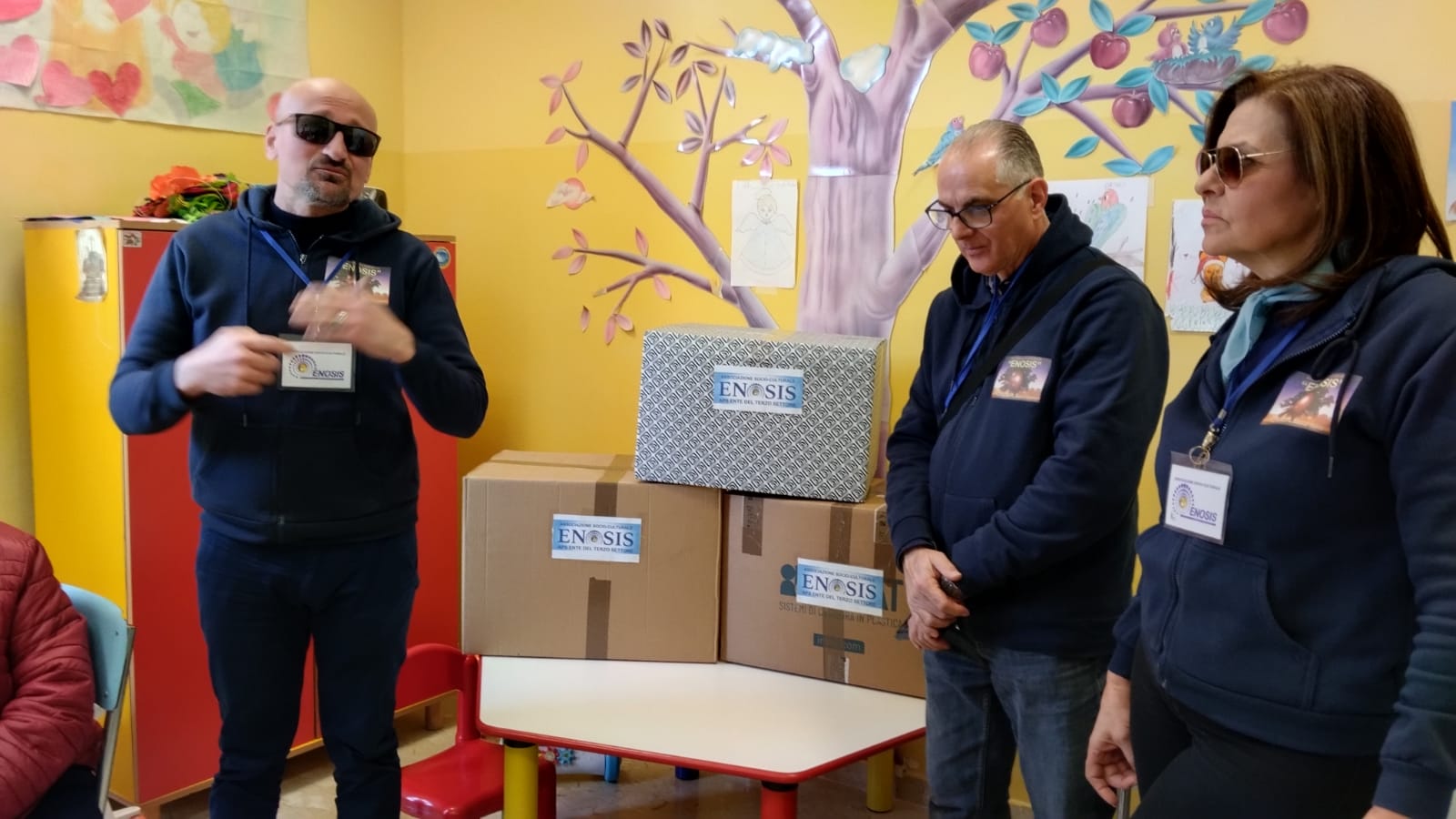 SOLIDARIETÀ E CARNEVALE: ENOSIS PORTA UN SORRISO AI BAMBINI RICOVERATI