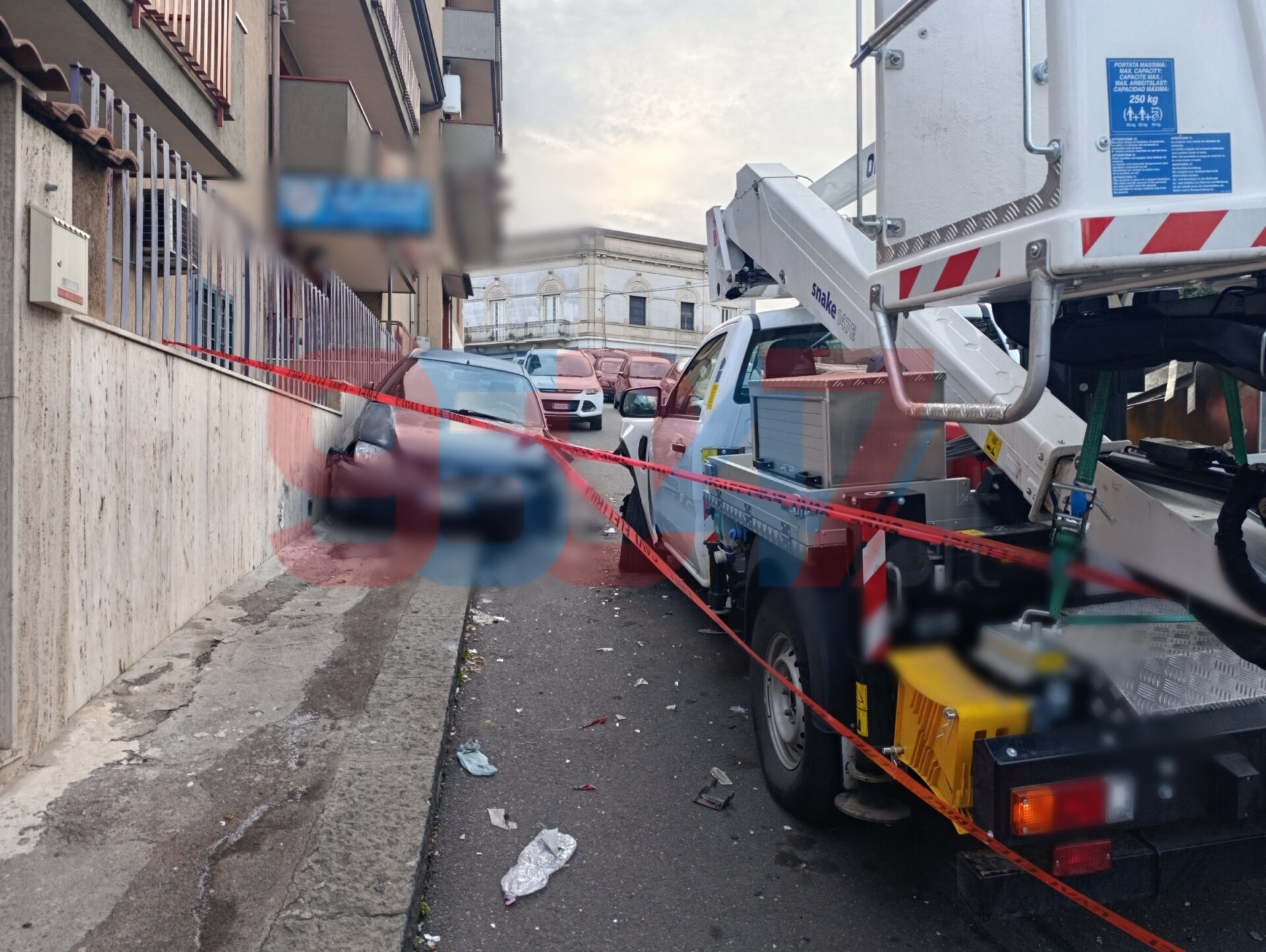 INCIDENTE "MISTERIOSO" A PATERNÒ: DUE MEZZI DISTRUTTI IN VIA MEDITERRANEO