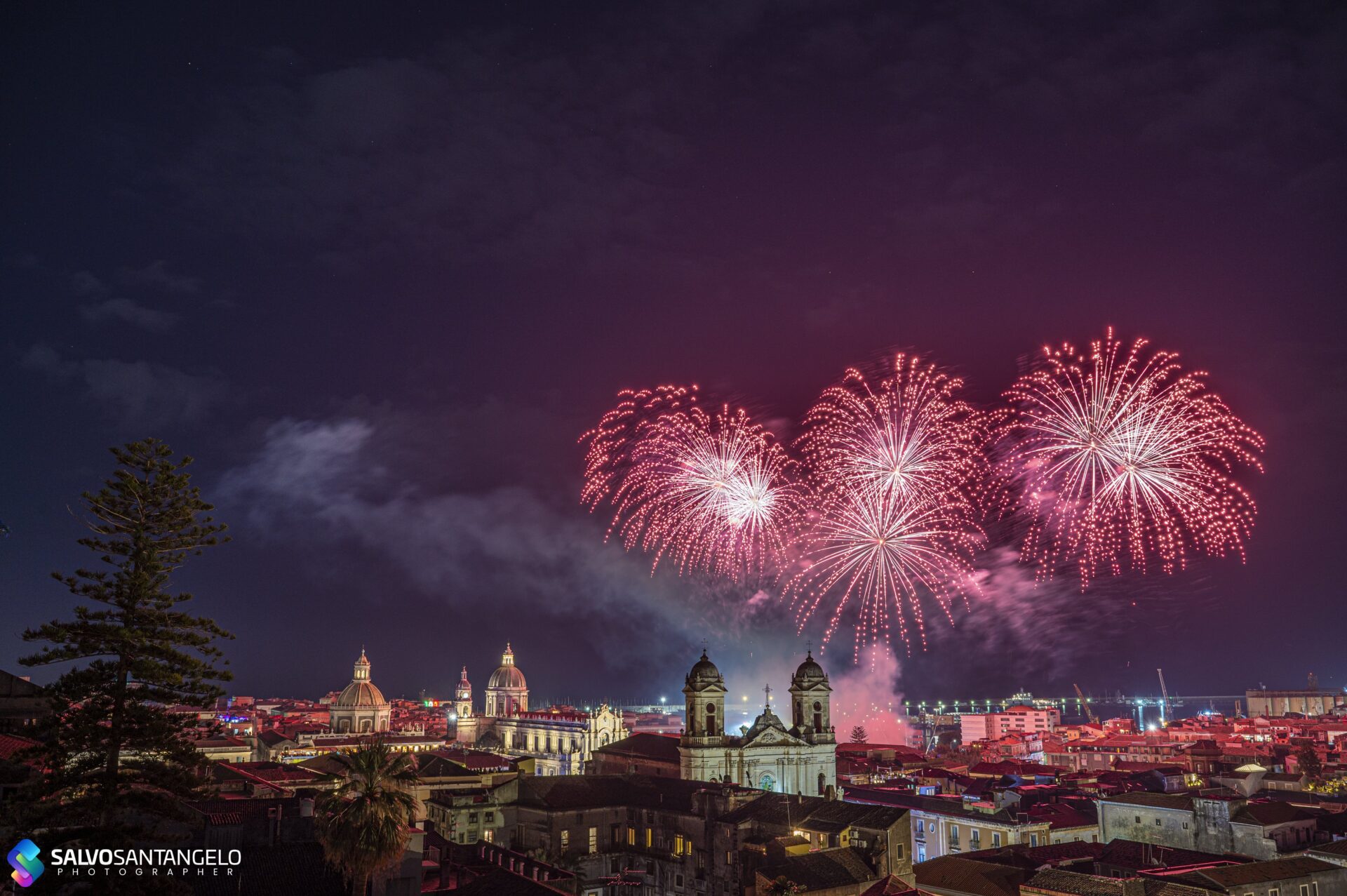 IL CIELO DI CATANIA SI ILLUMINA COI FUOCHI DEL 3 - LE FOTO DI SALVO SANTANGELO