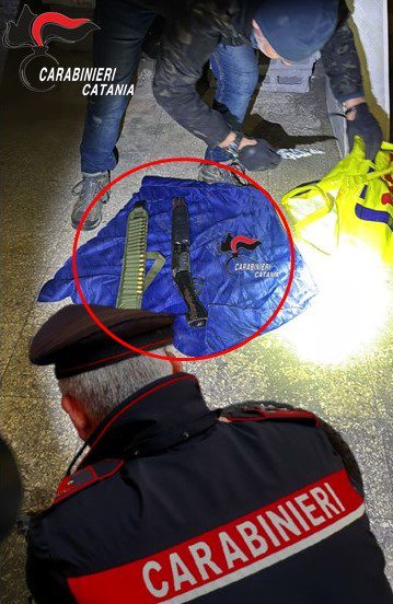 ARMI PRONTE ALL'USO SEQUESTRATE DAI CARABINIERI DI CATANIA: FUCILE RUBATO E PROIETTILI RITROVATI