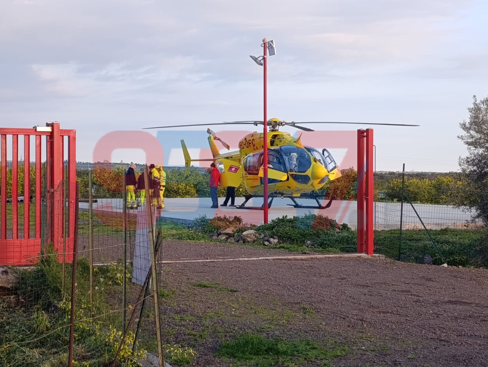 GRAVE INCIDENTE A PATERNÒ: FURGONE RIBALTATO, ELISOCCORSO SUL POSTO E STRADA CHIUSA