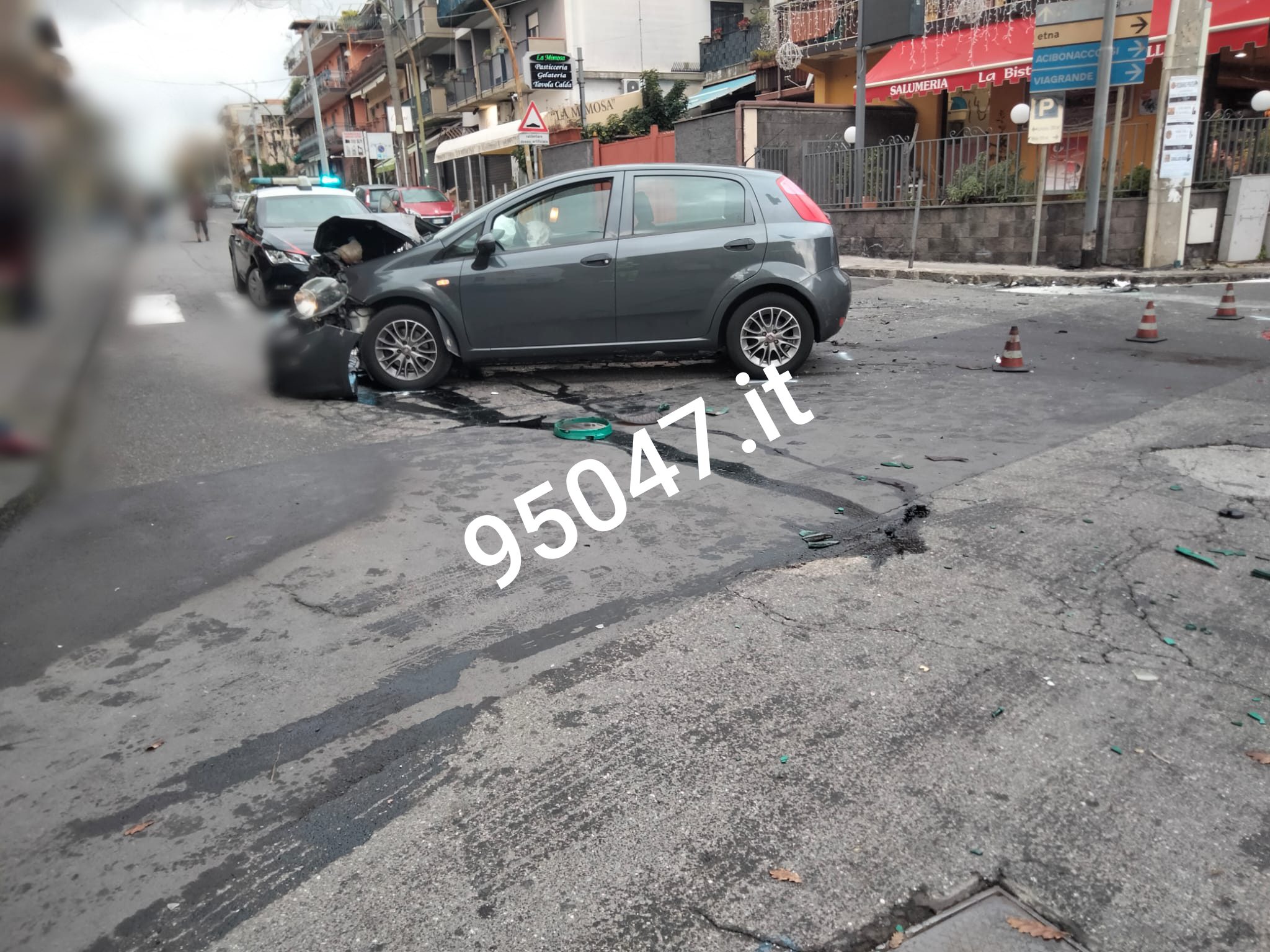 INCIDENTE A VALVERDE: SCONTRO TRA DUE AUTO, DUE FERITI