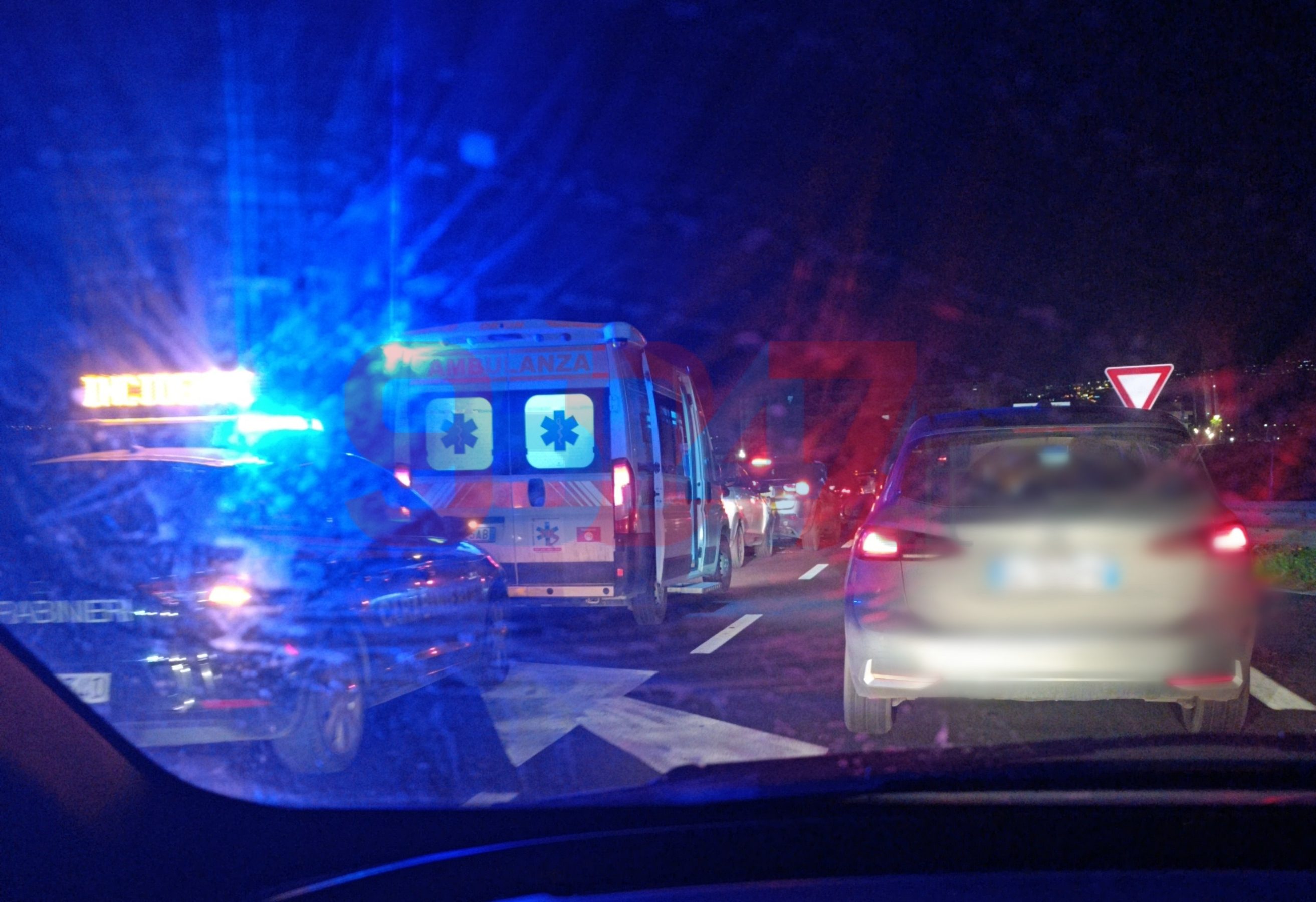 TAMPONAMENTO SULLA SS121 NEI PRESSI SVINCOLO PATERNÒ, SOCCORSI SUL POSTO E LUNGHE CODE