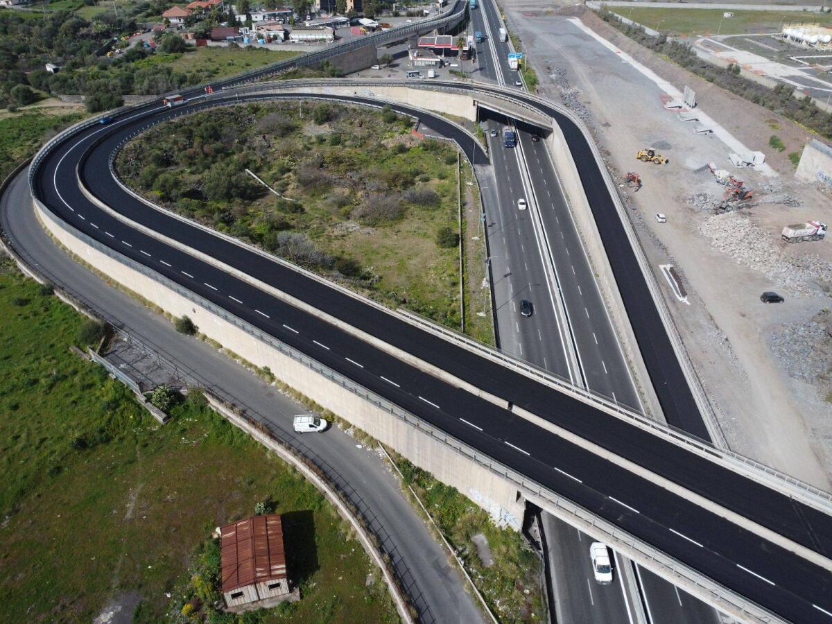 BELPASSO. RIAPERTE LE RAMPE IMMISSIONE SS121 - ZONA INDUSTRIALE BELPASSO. - 