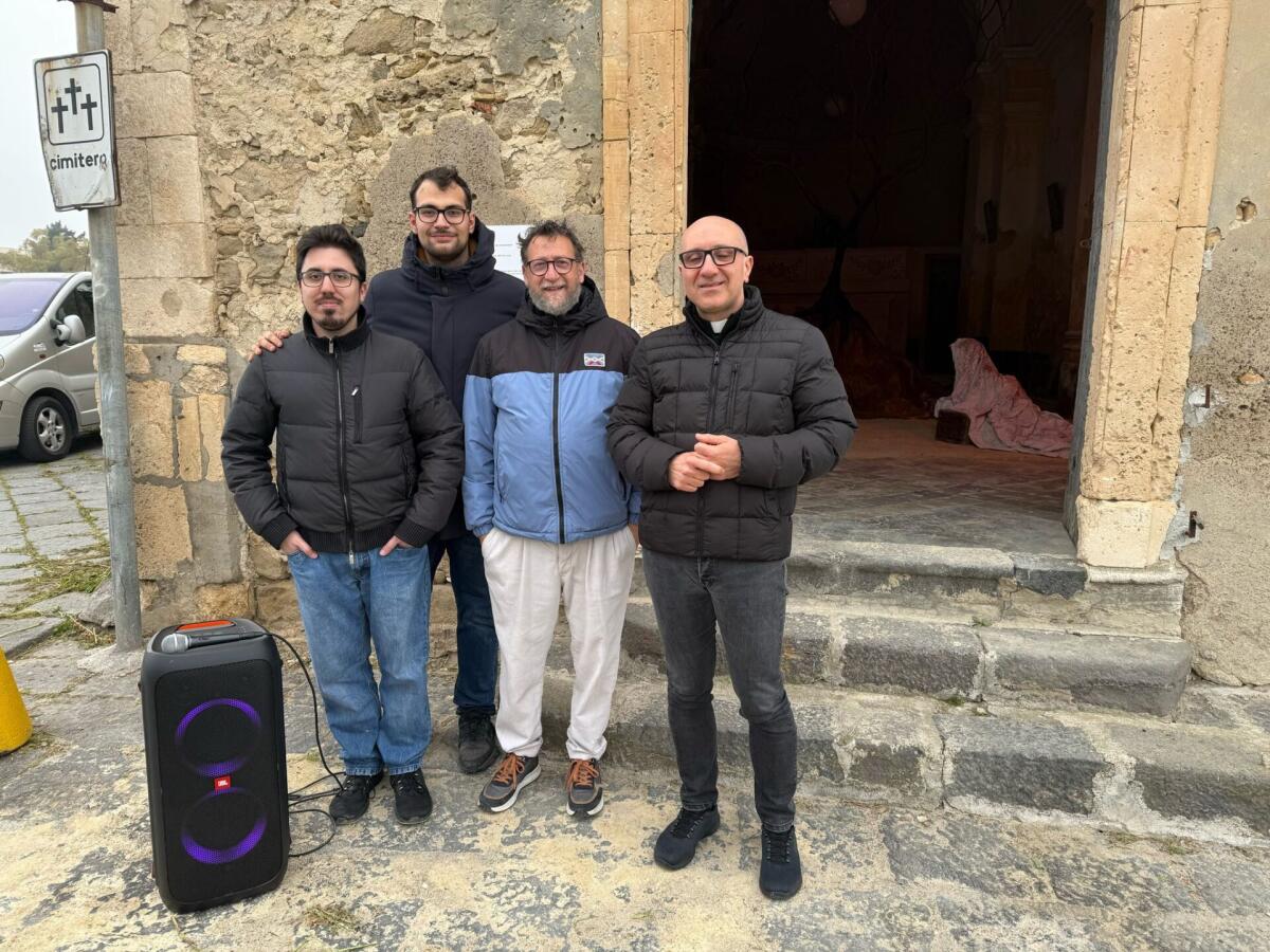 INAUGURATA A CENTURIPE L'INSTALLAZIONE "ESSENZA RADICATA": UN TRIBUTO ALLA MEMORIA E ALLA CRESCITA, REALIZZATA DA DUE GIOVANI PATERNESI - 