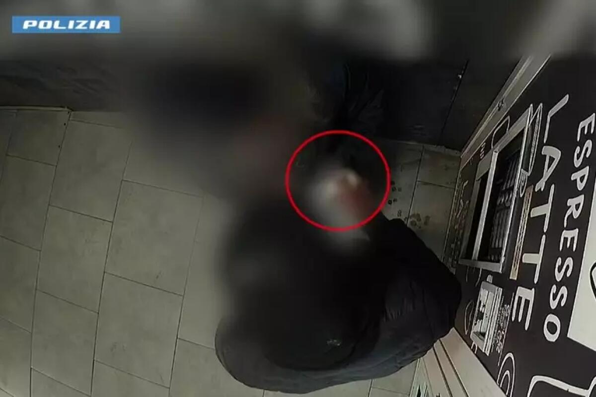 CATANIA. MINACCIA E RAPINA UN CLIENTE A UN DISTRIBUTORE DI SNACK H24 IN CENTRO STORICO, 37ENNE ARRESTATO - 