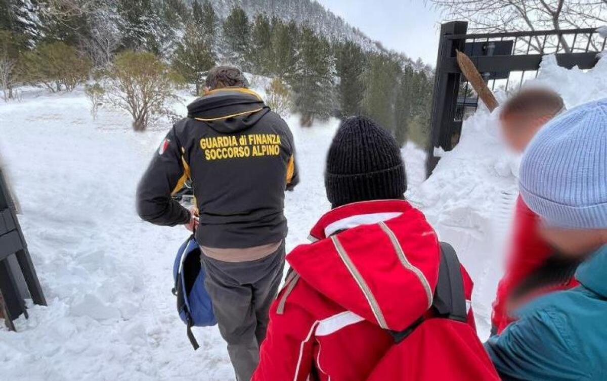 BLOCCATI DALLA NEVE SULL’ETNA AD ADRANO: TRE GIOVANI SOCCORSI NELLA NOTTE - 