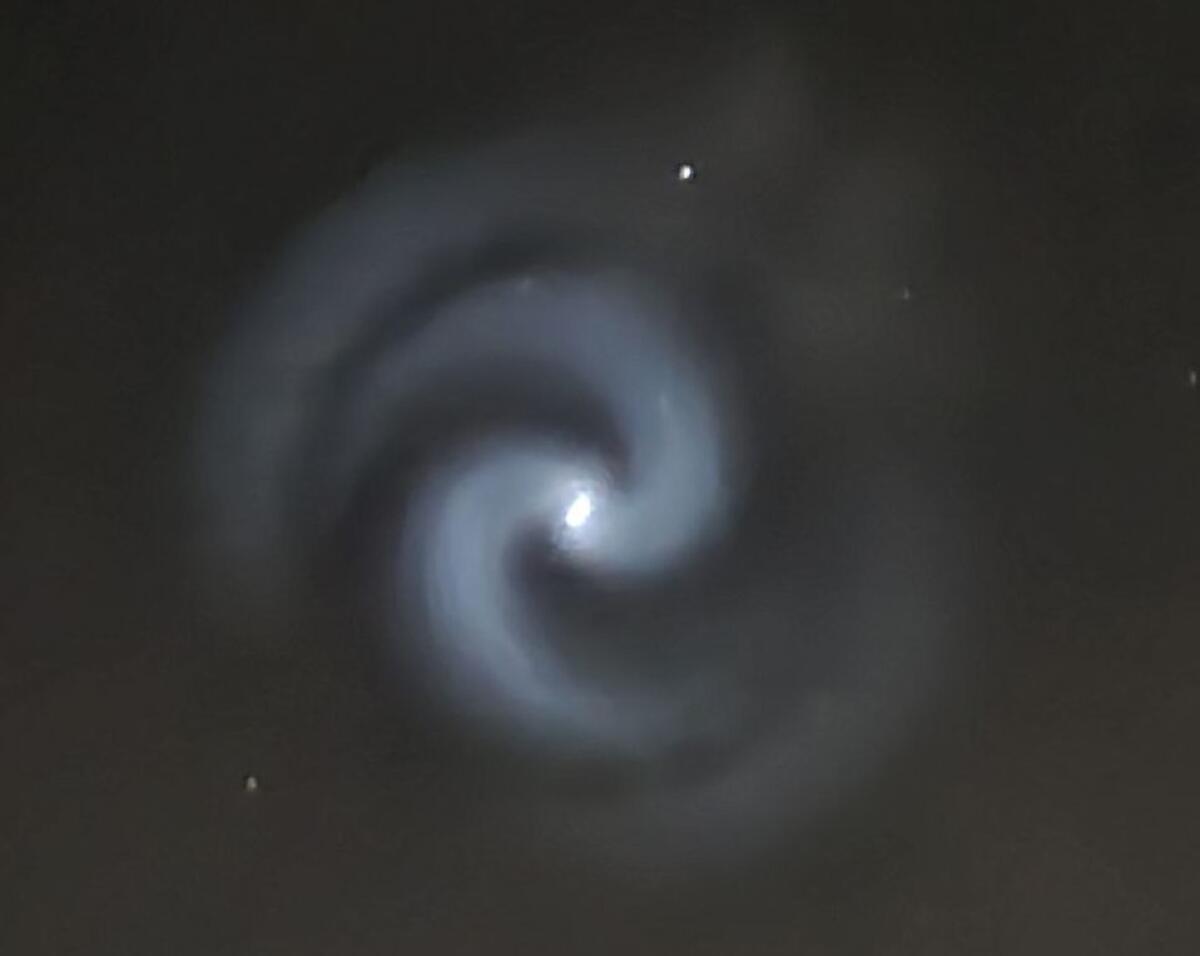 MISTERIOSA SPIRALE LUMINOSA NEI CIELI DEL NORD ITALIA: POSSIBILE COLLEGAMENTO CON UN LANCIO SPAZIALE - 