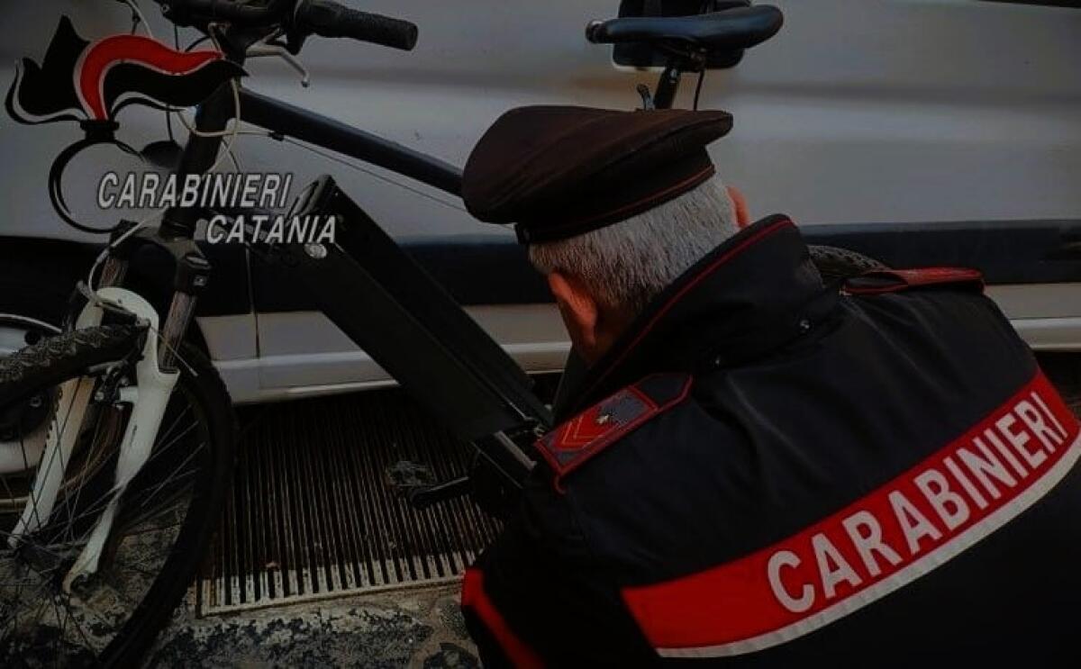 CATANIA. PROVA A RUBARE LA BICI ELETTRICA DI UN RIDER DOPO UNA CONSEGNA, 23ENNE DENUNCIATA - 