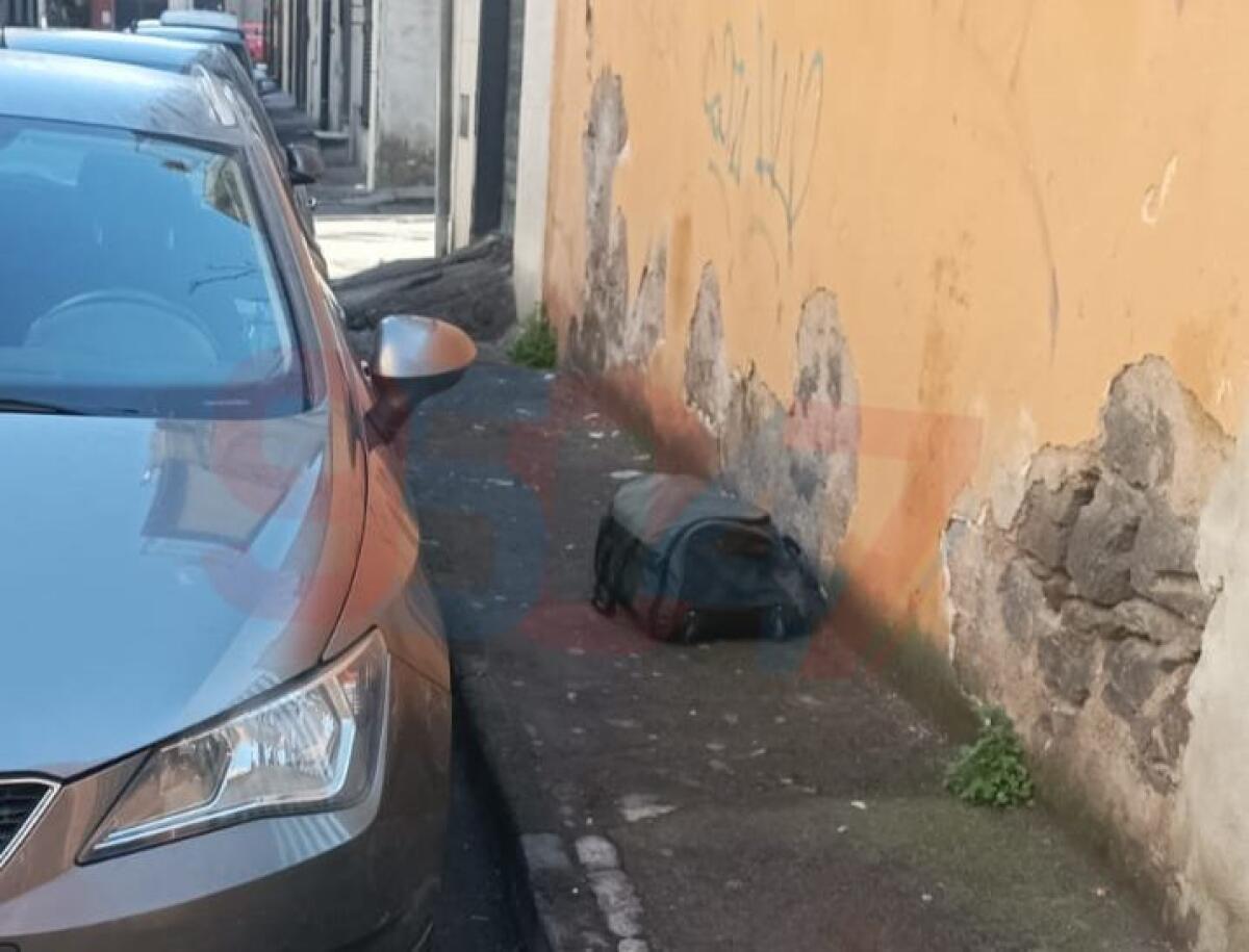 NUOVO CASO DI BAGAGLIO INCUSTODITO: BORSONE SENZA PROPRIETARIO VICINO A UNA SCUOLA - 