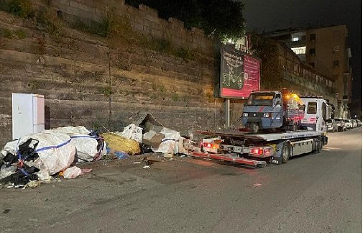 CATANIA, BLOCCATO MOTOCARRO MENTRE SCARICA RIFIUTI: SENZA PATENTE, ASSICURAZIONE E CON TARGA DI UNA FIAT PUNTO - 