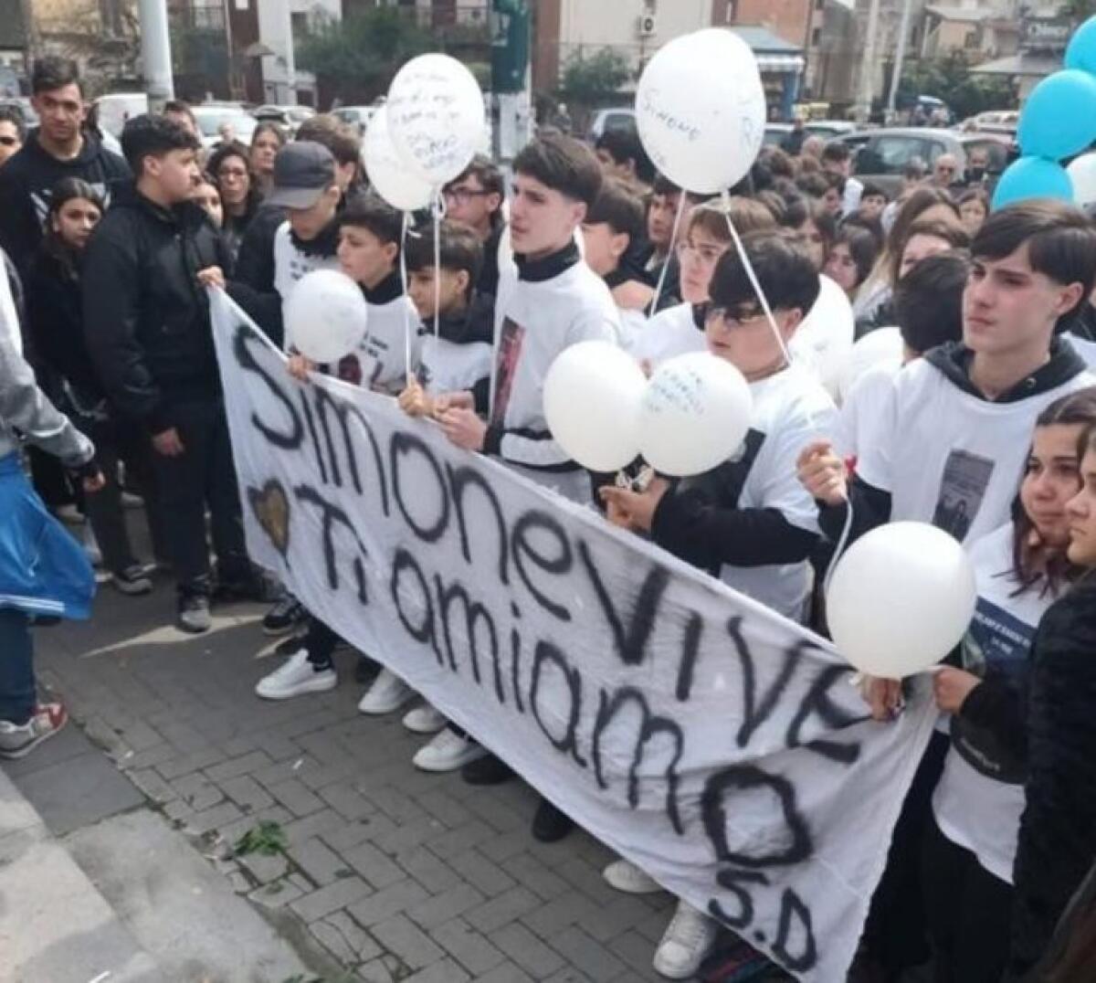 CATANIA. ULTIMO SALUTO A SIMONE D’ARRIGO: FOLLA COMMOSSA AI FUNERALI DEL GIOVANE - 