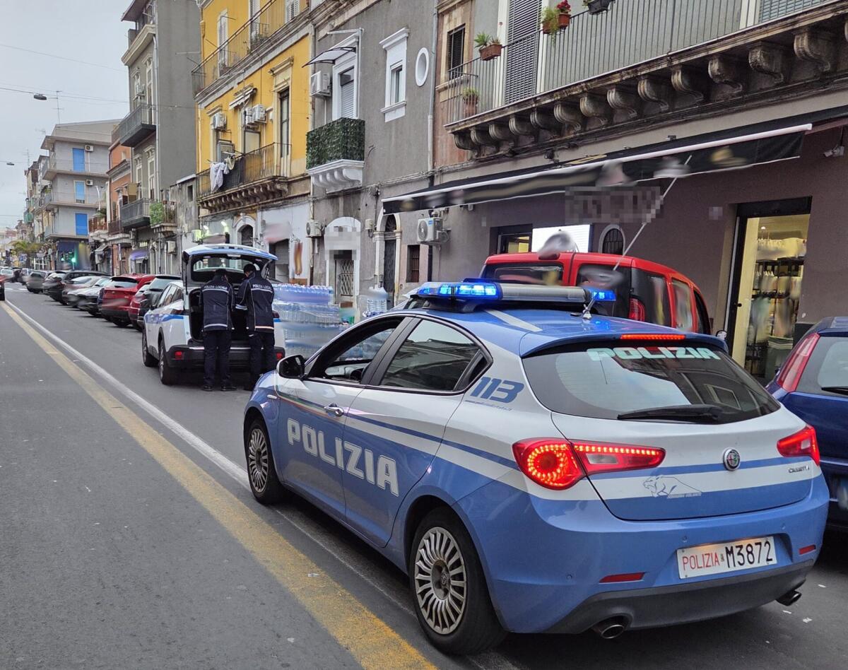 CONTROLLI A CATANIA: PEDANE D’ACQUA E AUTO DA NOLEGGIARE OCCUPANO IL SUOLO PUBBLICO, SCATTANO LE SANZIONI - 