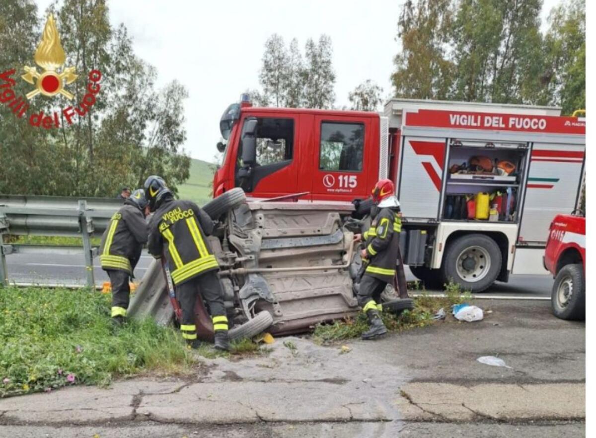 GRAVE INCIDENTE SULLA A19 VICINO AGIRA: MUORE UNA DONNA, DUE FERITI GRAVI - 