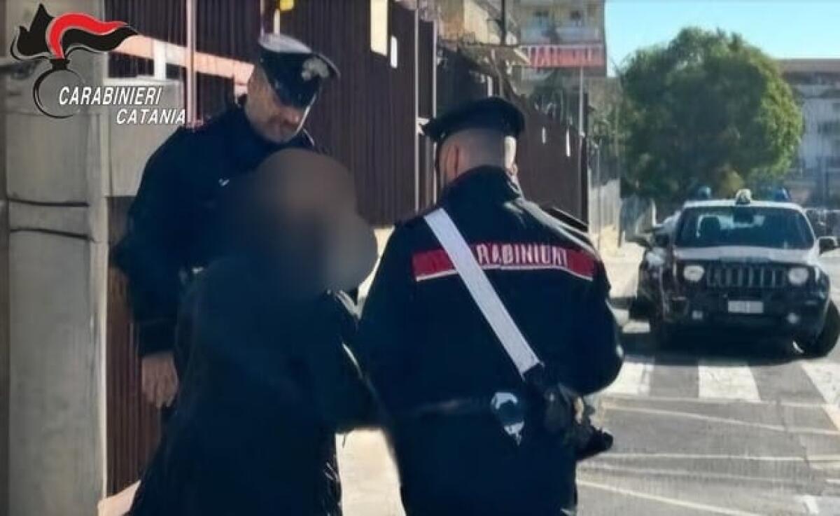 CATANIA, TRUFFA A UNA PENSIONATA: ARRESTATO IL FINTO CARABINIERE 34ENNE MENTRE FA RIFORNIMENTO DI BENZINA. - 