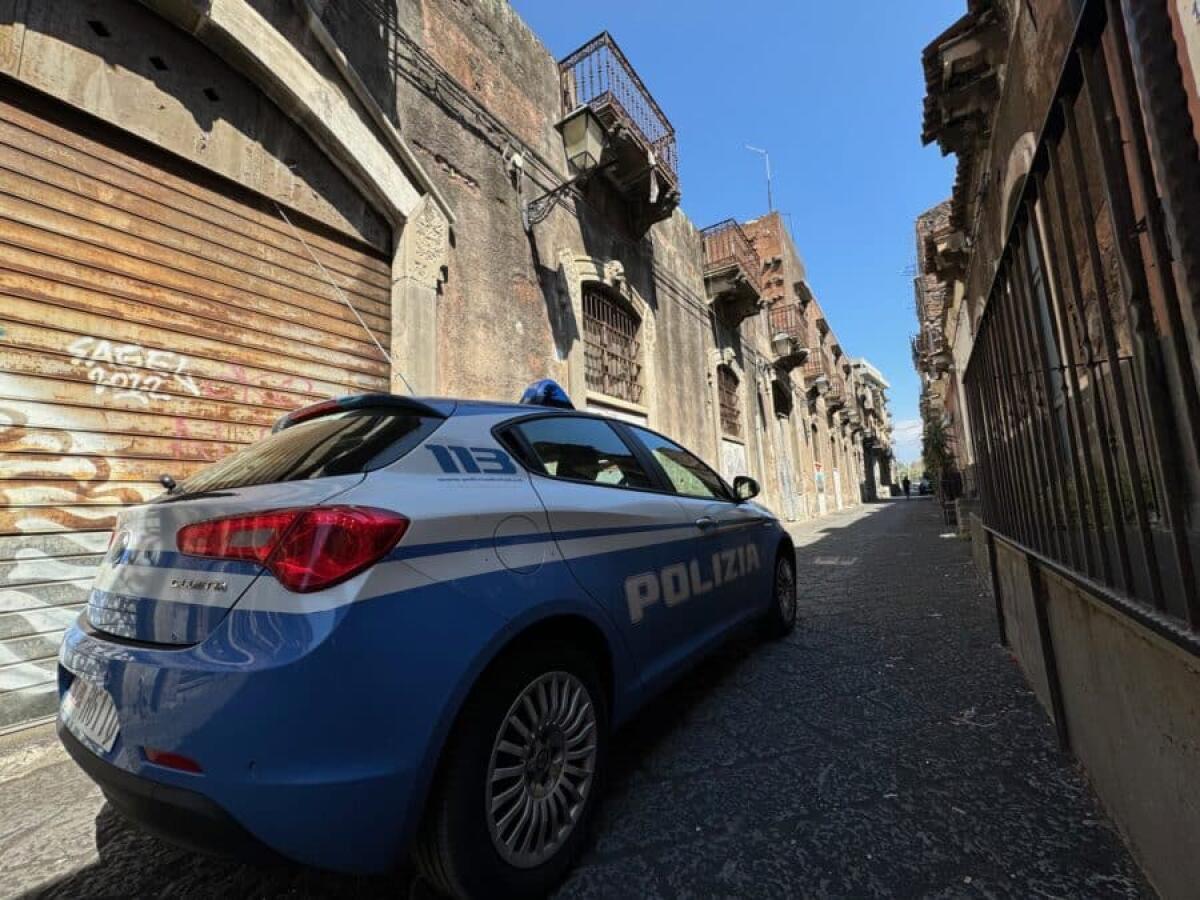 Acireale, giovane spacciatore arrestato: sequestrati droga e contanti - 