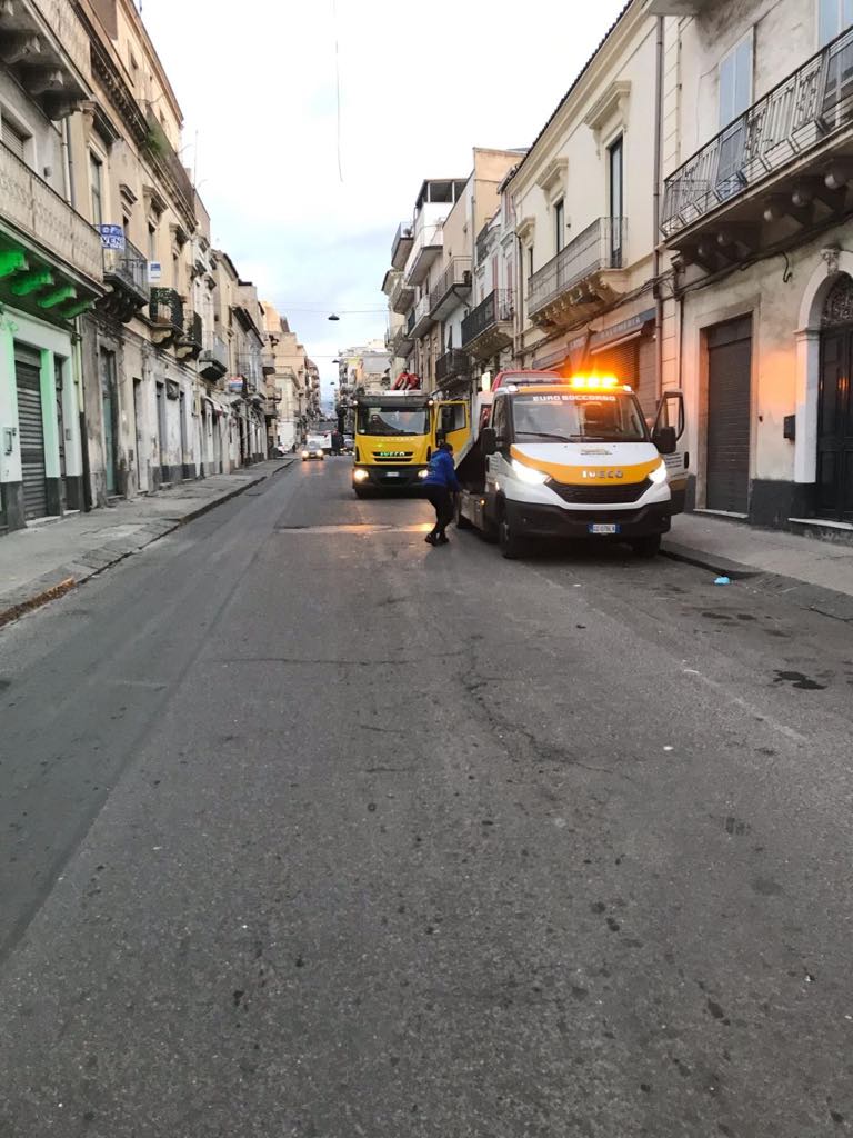 PATERNÒ: SERVIZIO DI SPAZZAMENTO MECCANICO DELLE STRADE URBANE – 25 MULTE E 9 RIMOZIONI